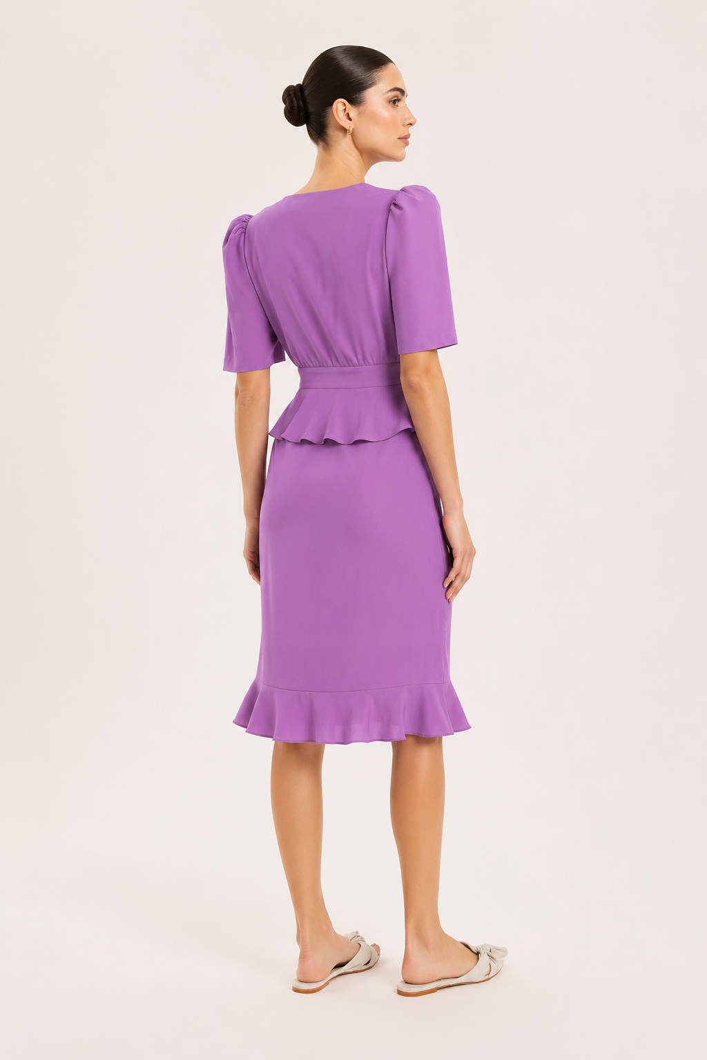 Vestido Curto Decote V Babados New Age