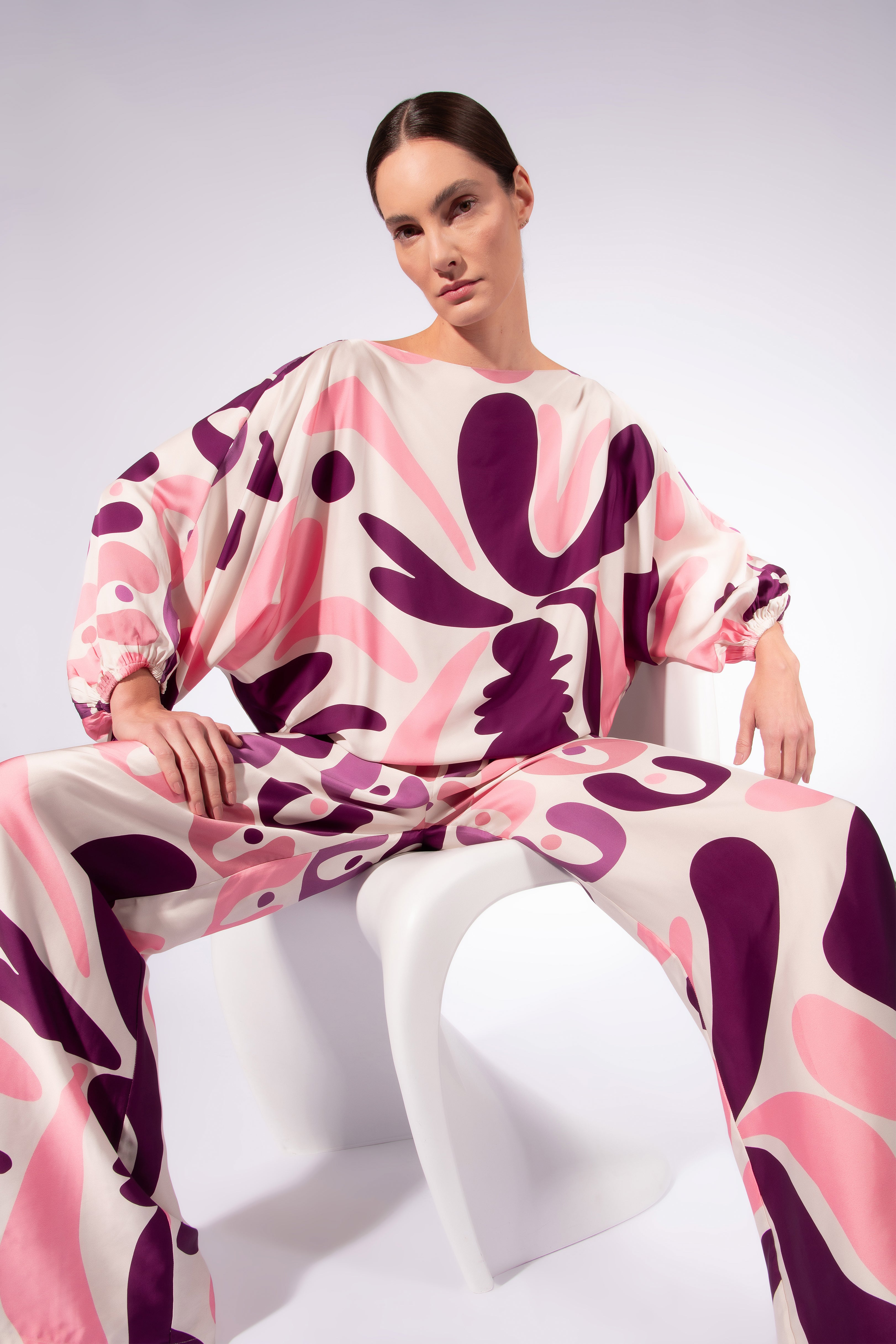 Blusa Ampla Decote Canoa Bold Floral