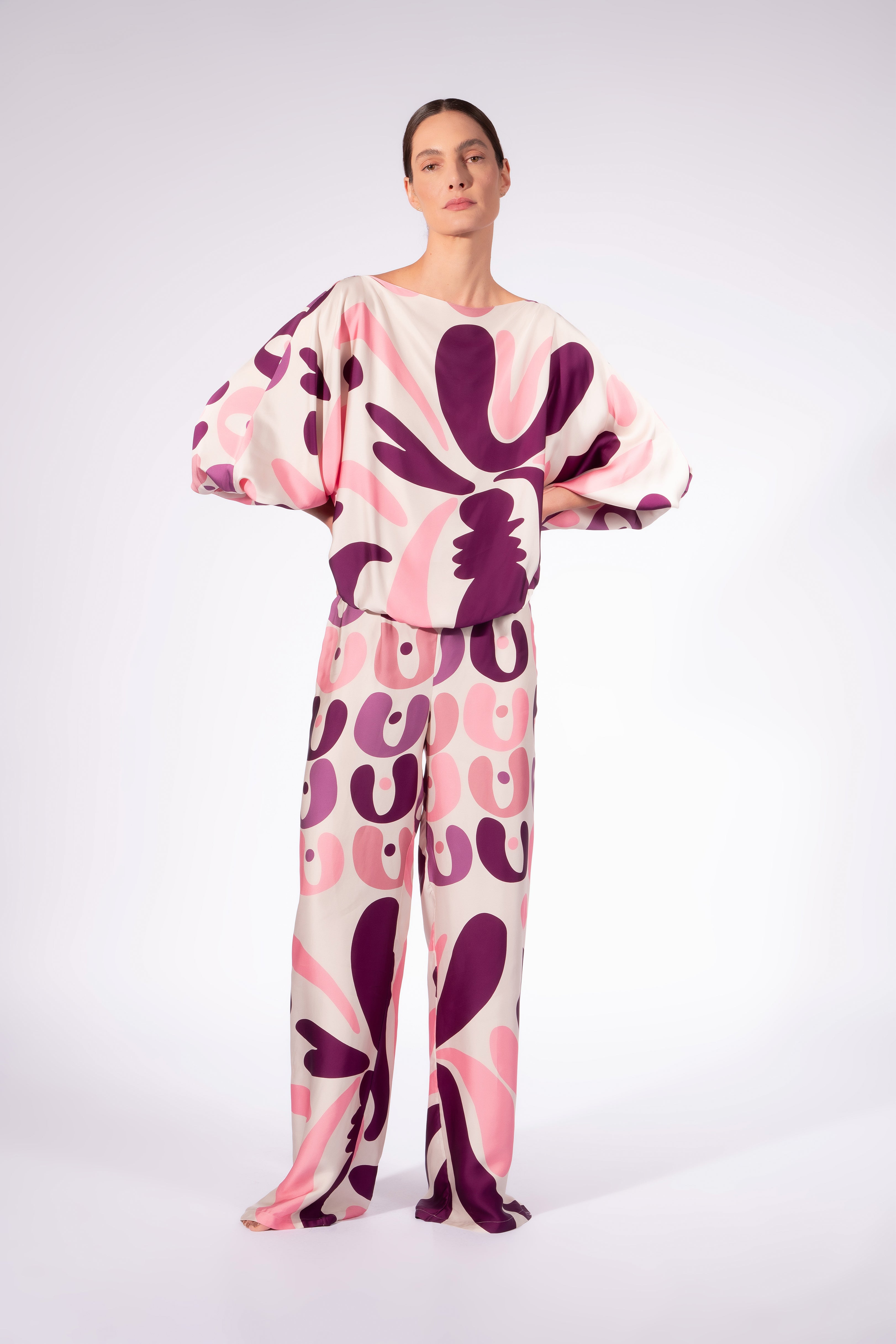 Blusa Ampla Decote Canoa Bold Floral