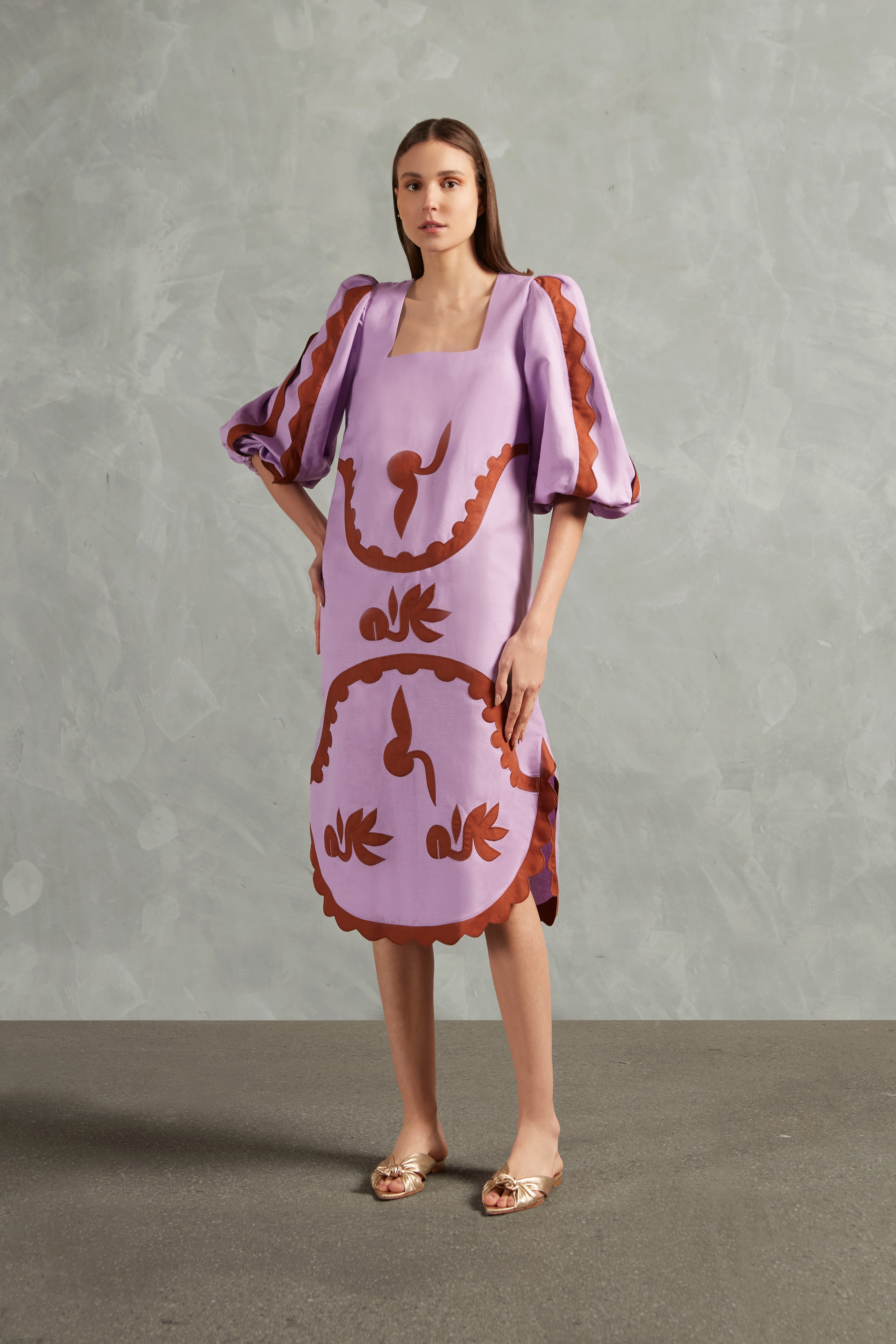 Vestido Midi Decote Quadrado Aplicações Linho