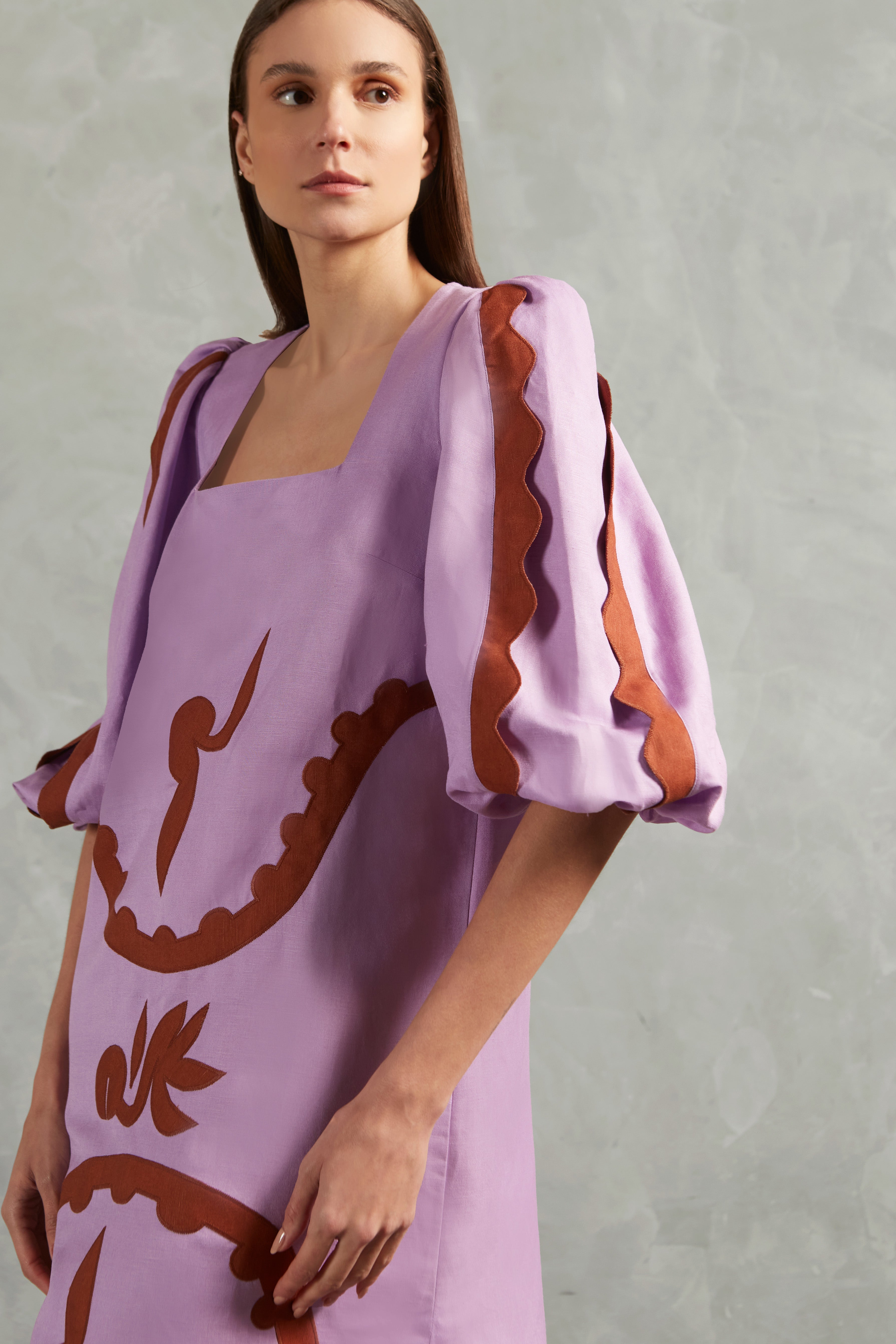 Vestido Midi Decote Quadrado Aplicações Linho