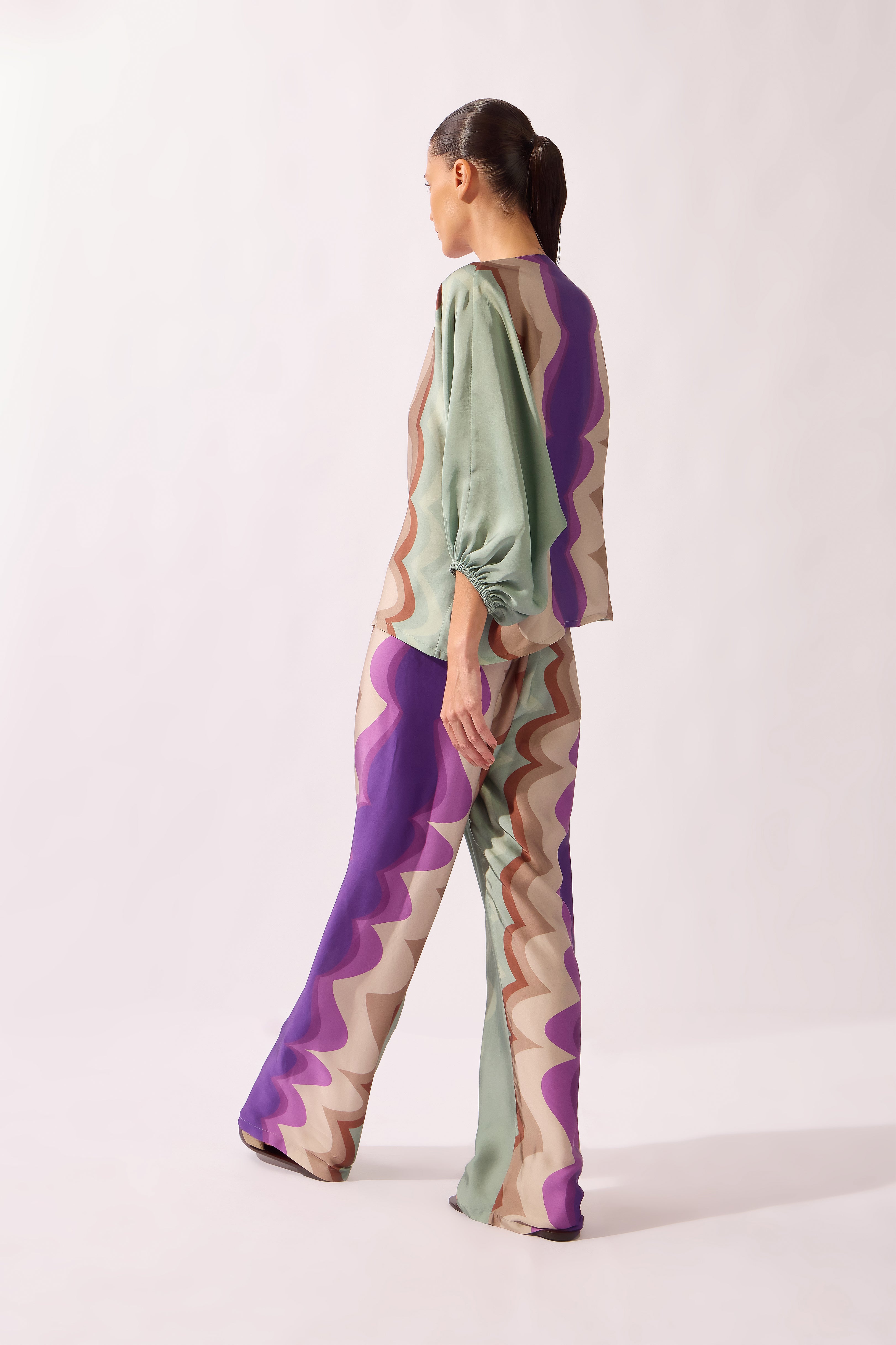 Blusa Ampla Decote Canoa Vibration