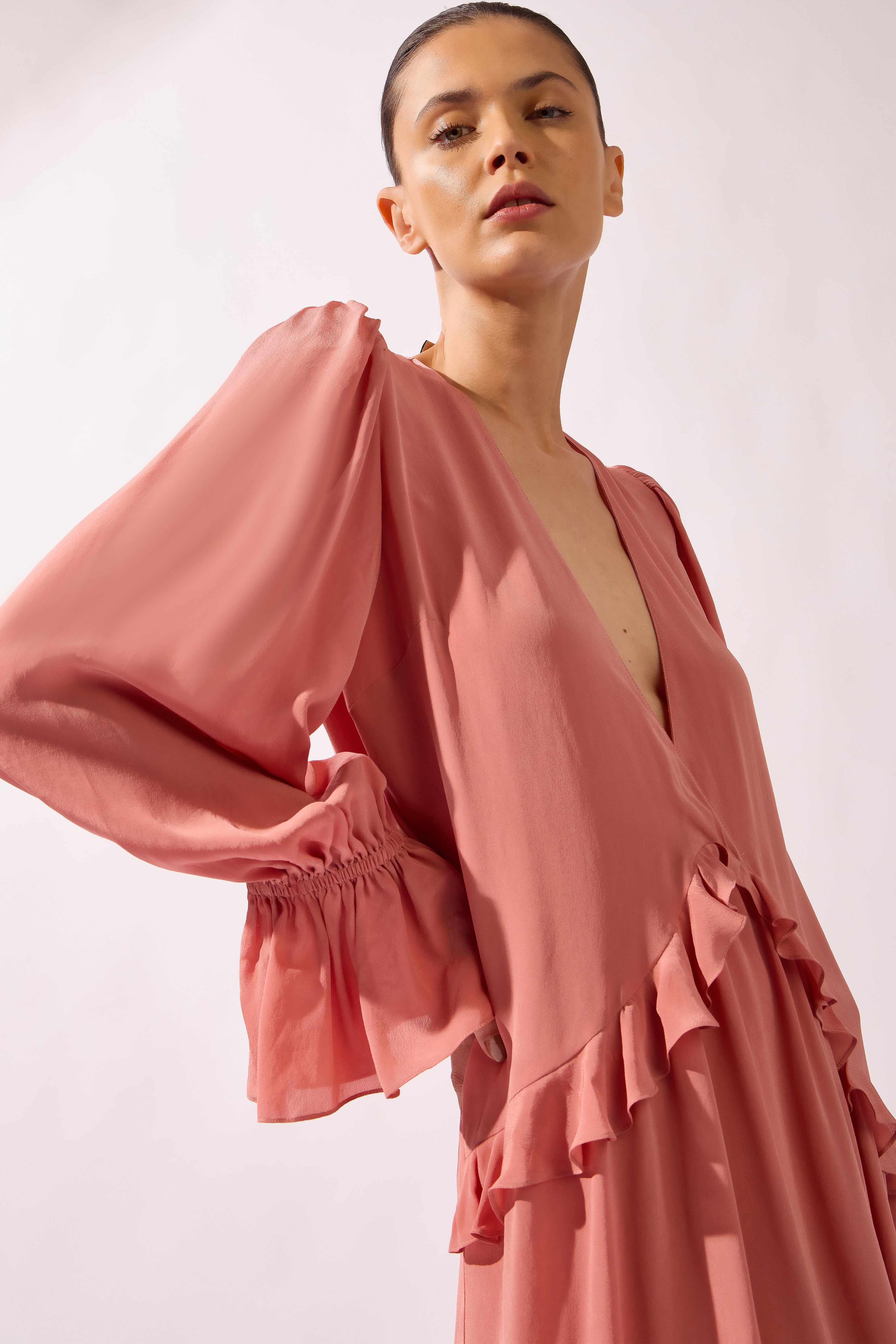 Vestido Longo Decote V e Babados