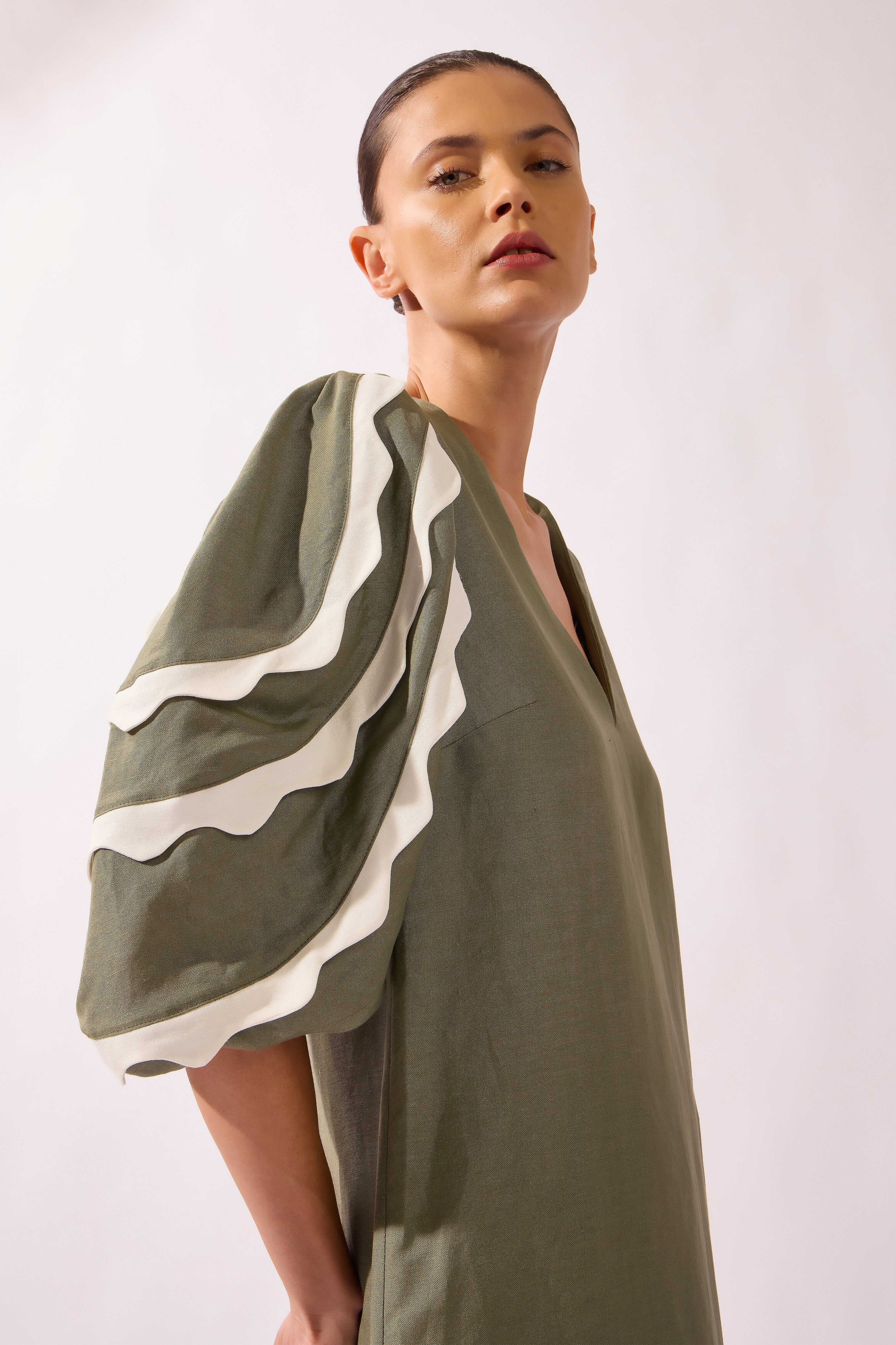 Vestido Longo Decote V Arabesque Lisos