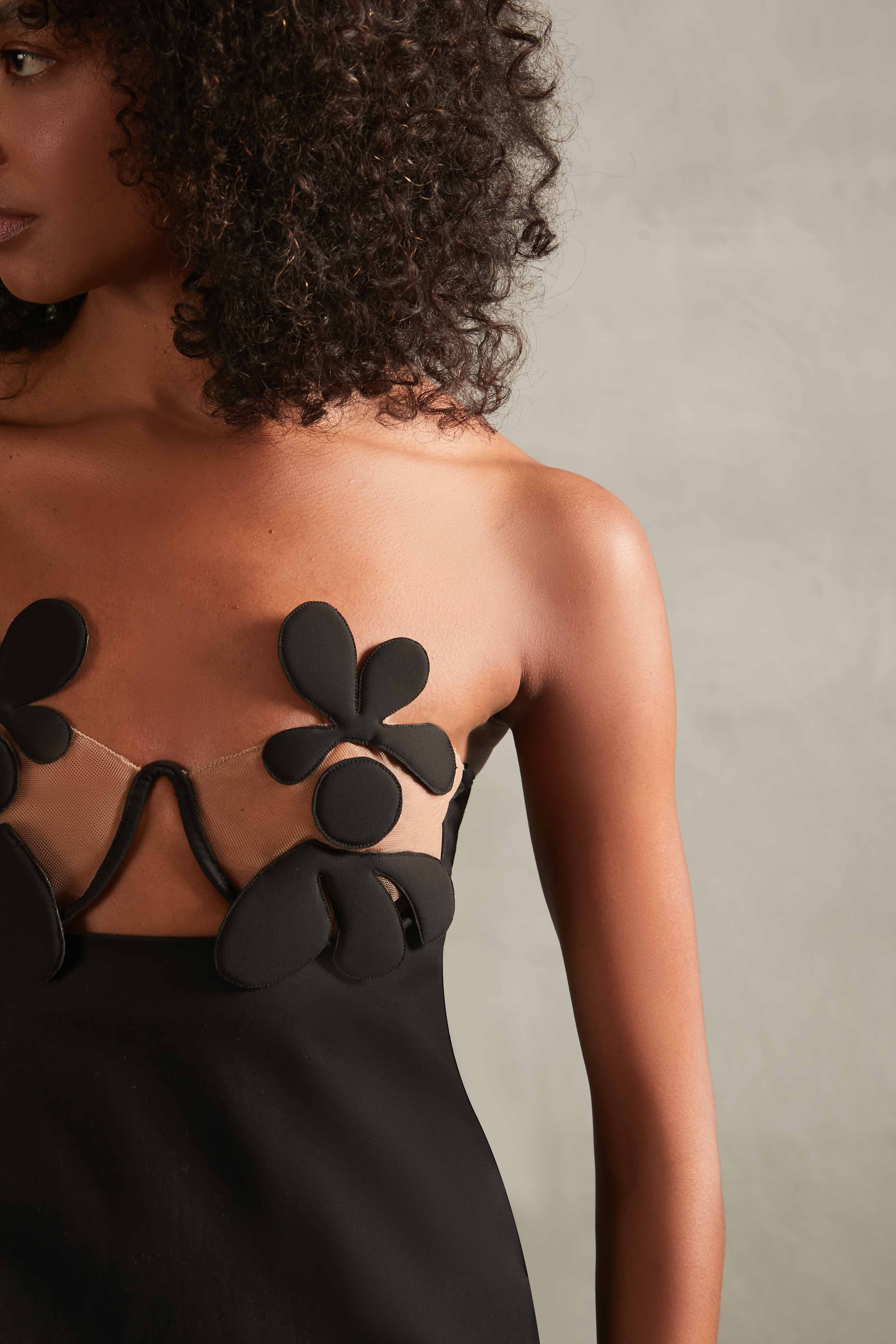 Vestido Midi Busto 3D Floral