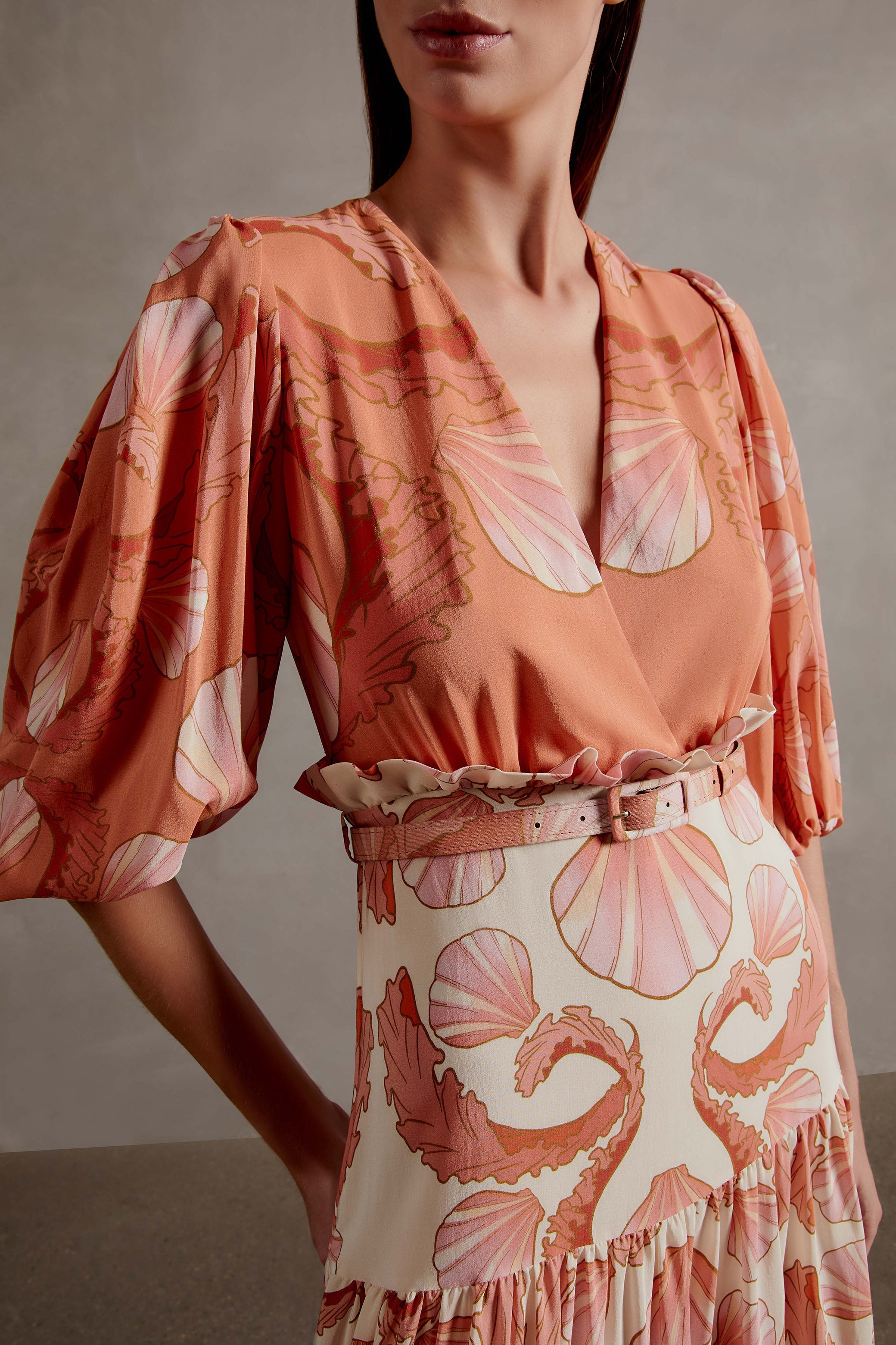 Vestido Longo Decote V Detalhe Fivela Conchas