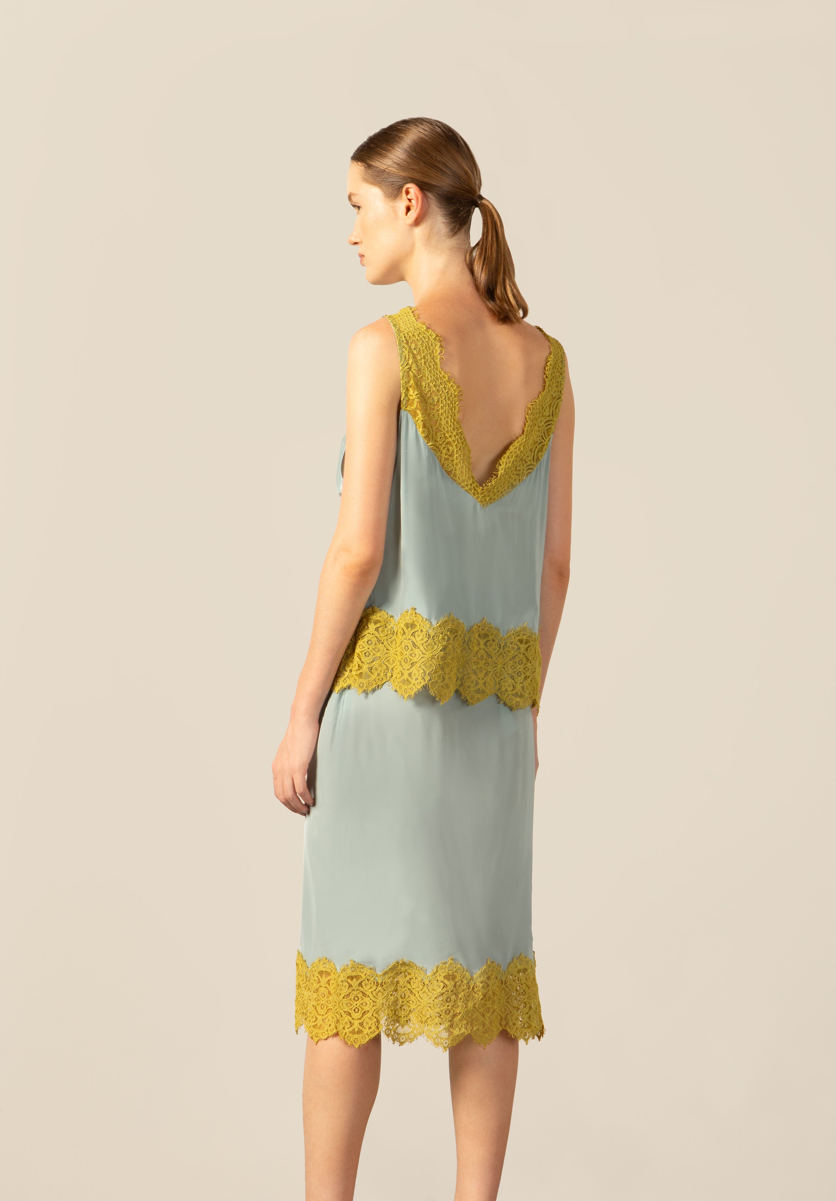 Regata Decote Detalhe Renda