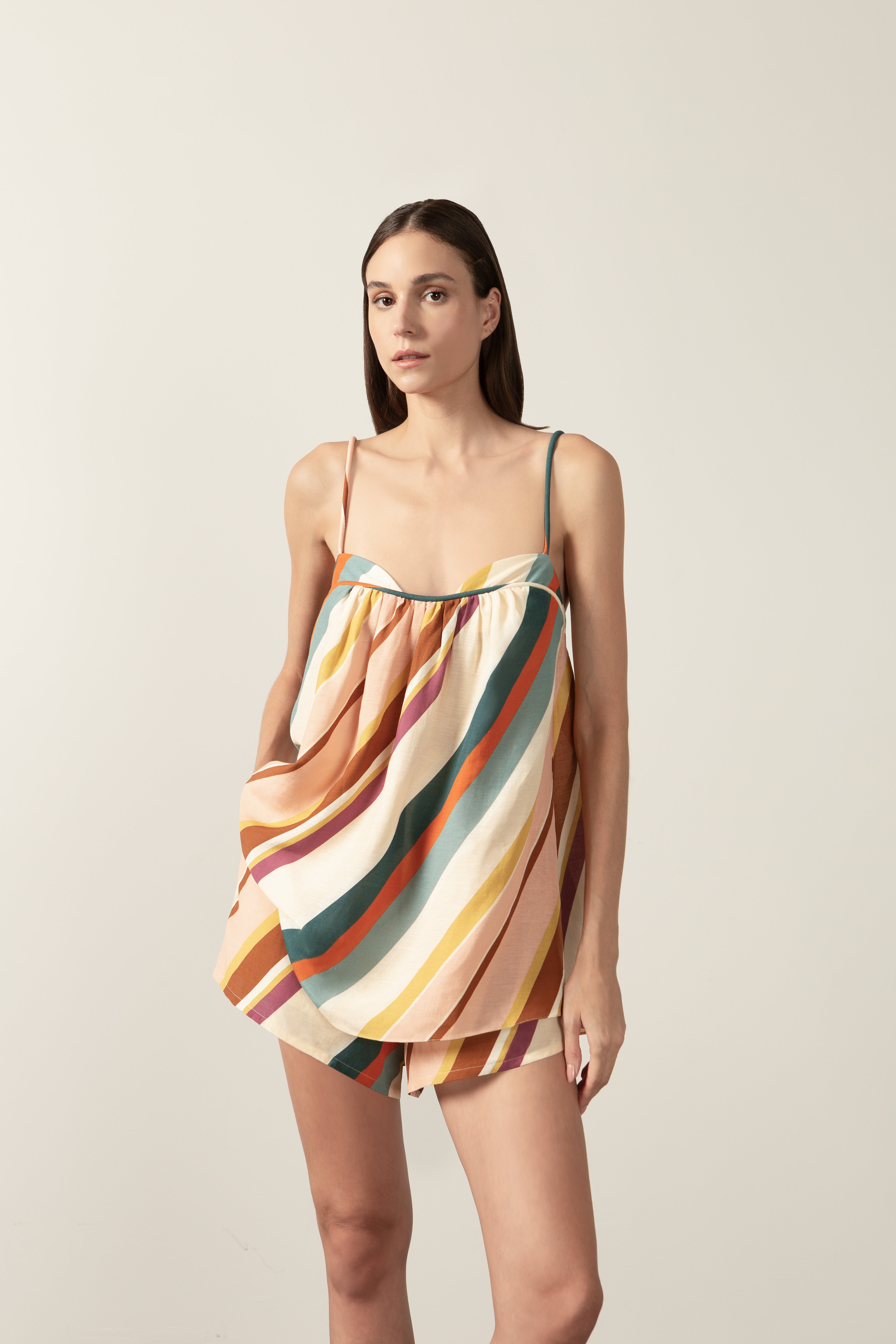 Conjunto Blusa e Shorts Listras Diagonais