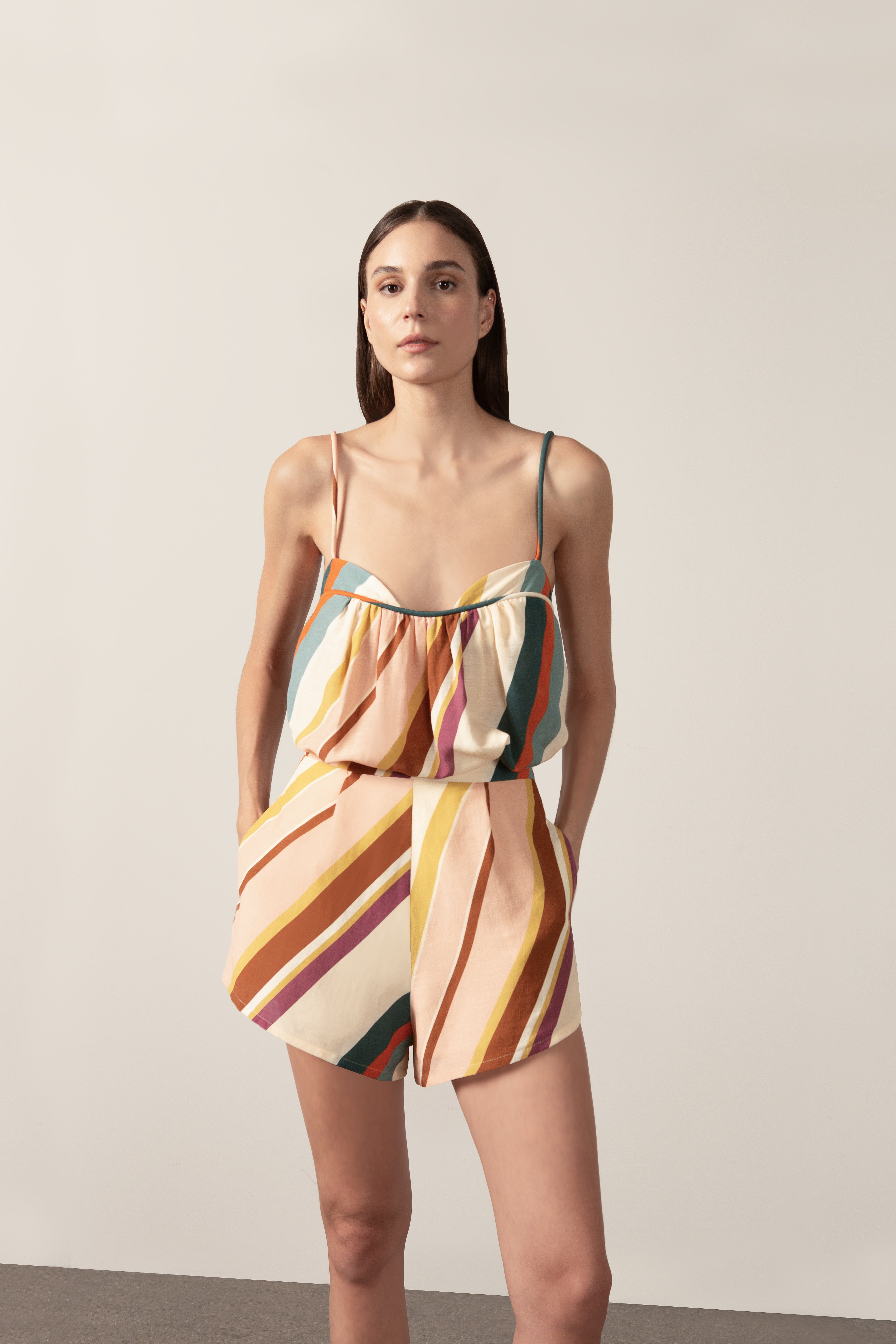 Conjunto Blusa e Shorts Listras Diagonais