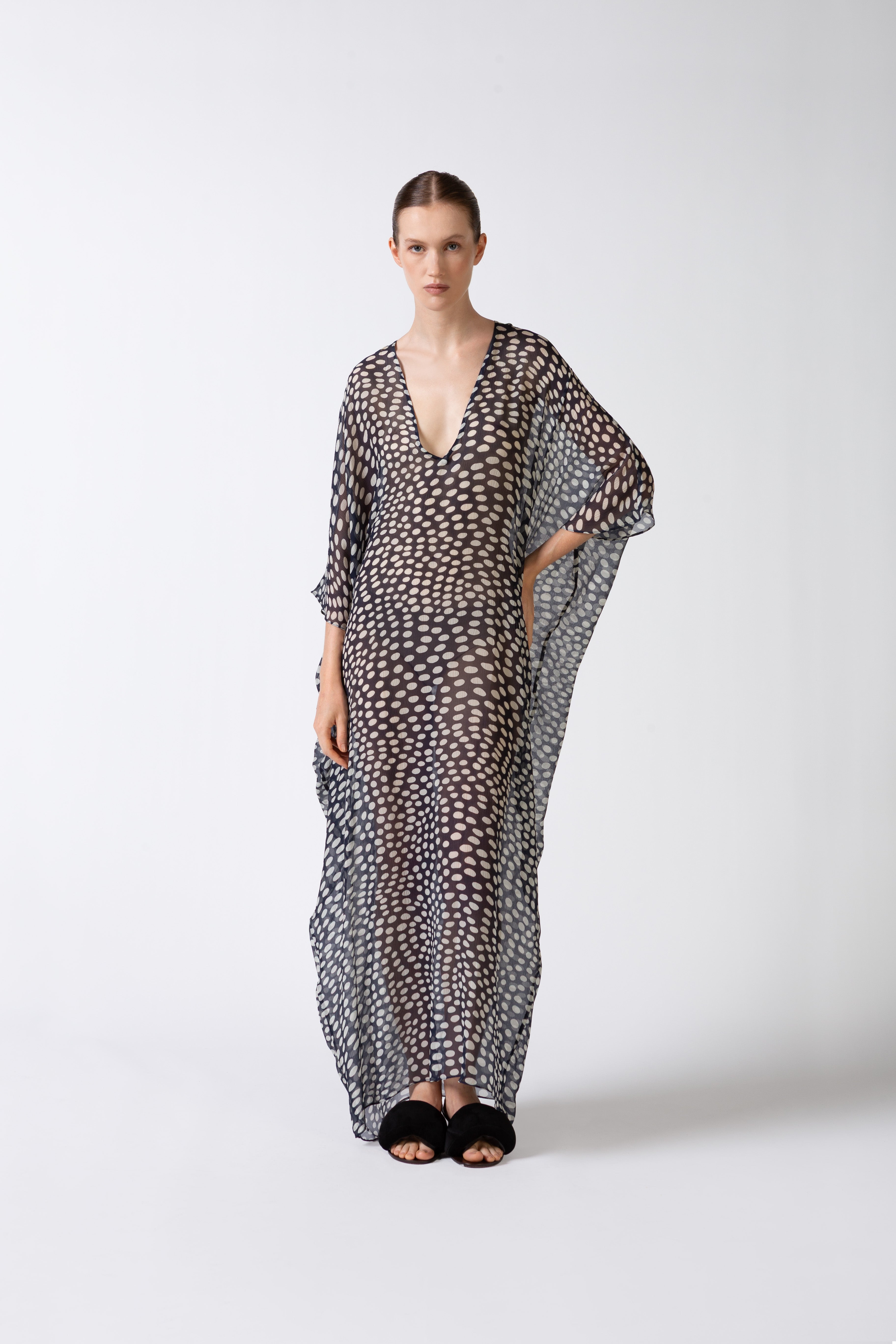 Kaftan Longo Decote Canoa Pois