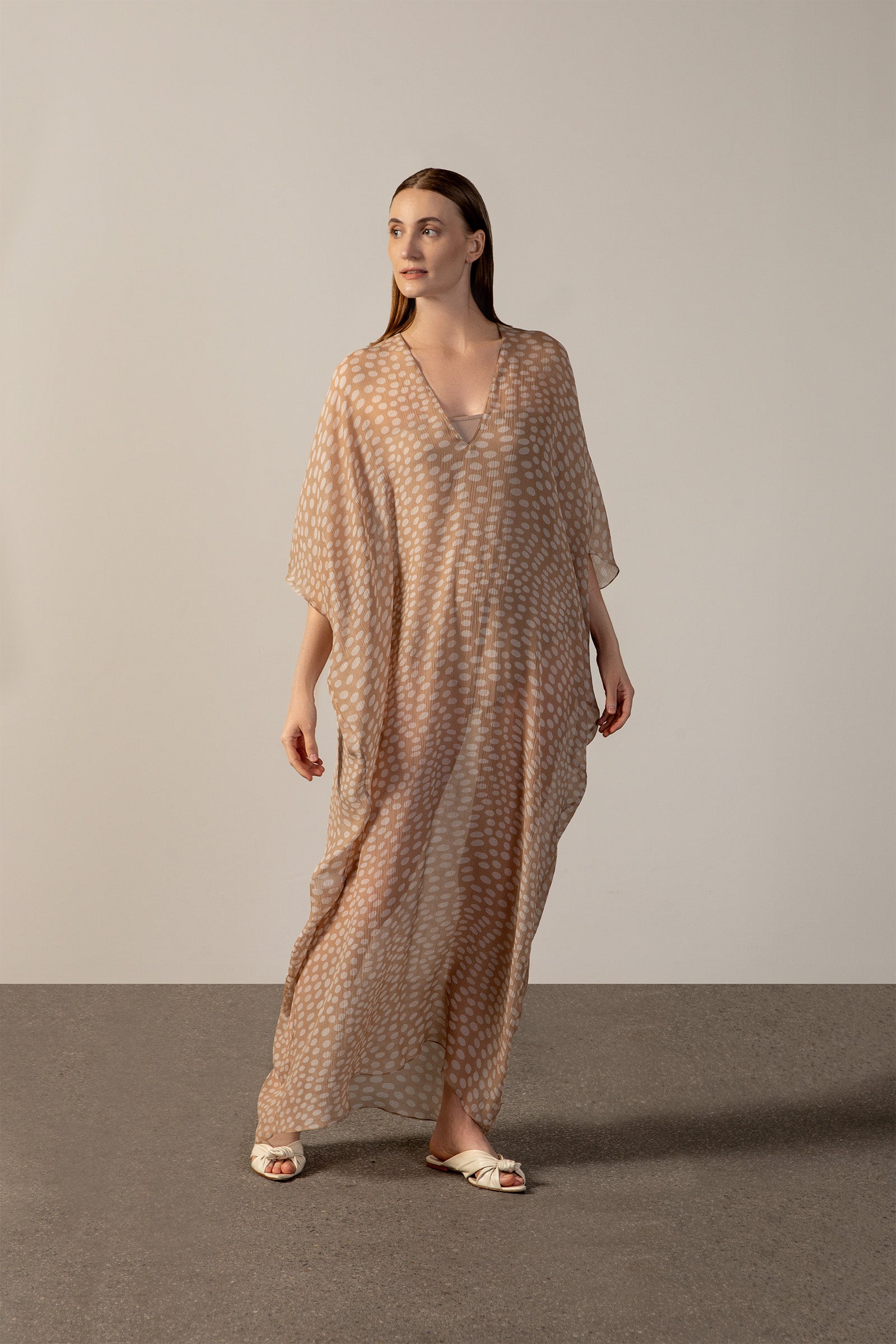 Kaftan Longo Decote Canoa Pois