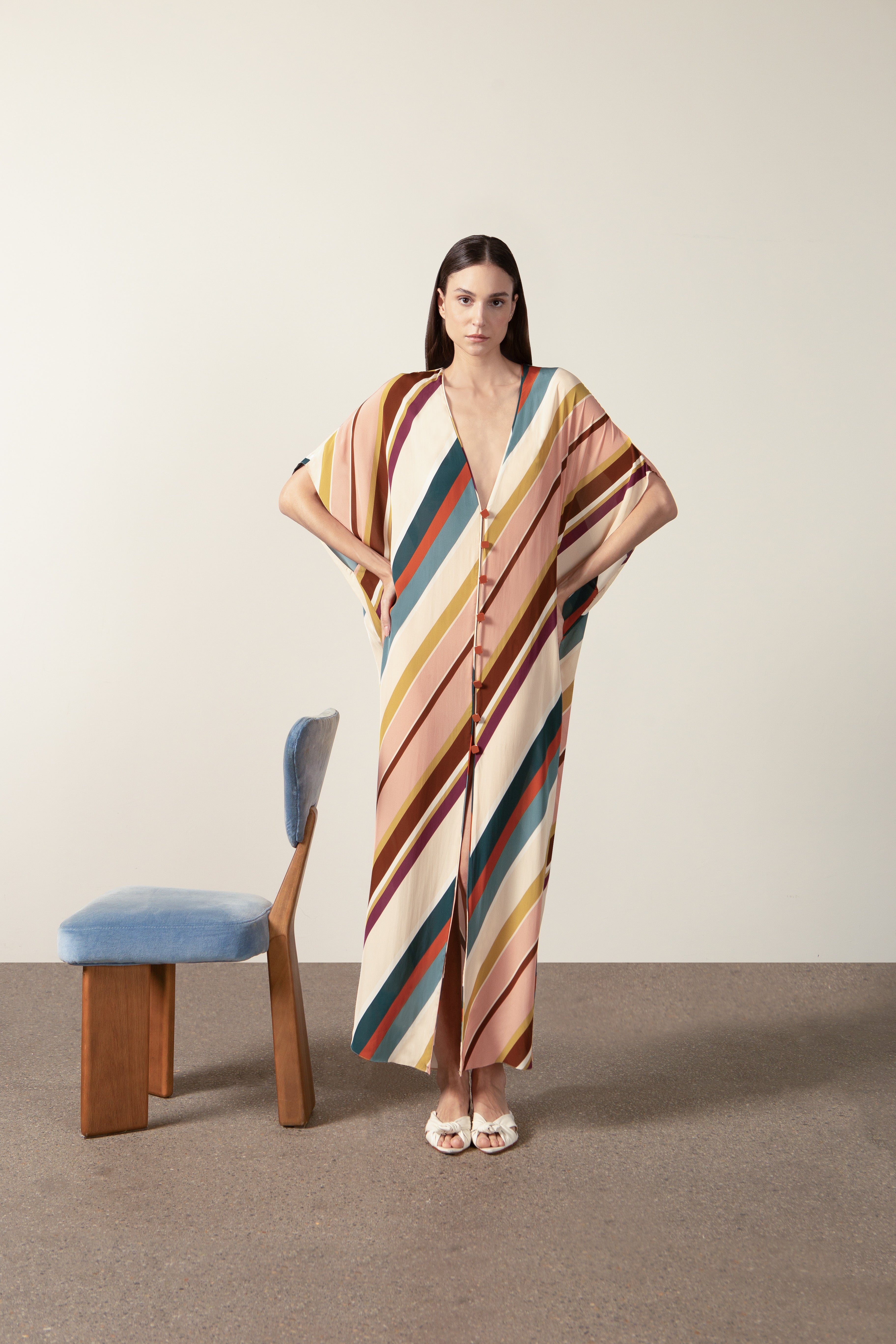 Kaftan Longo Decote V Listras Diagonais