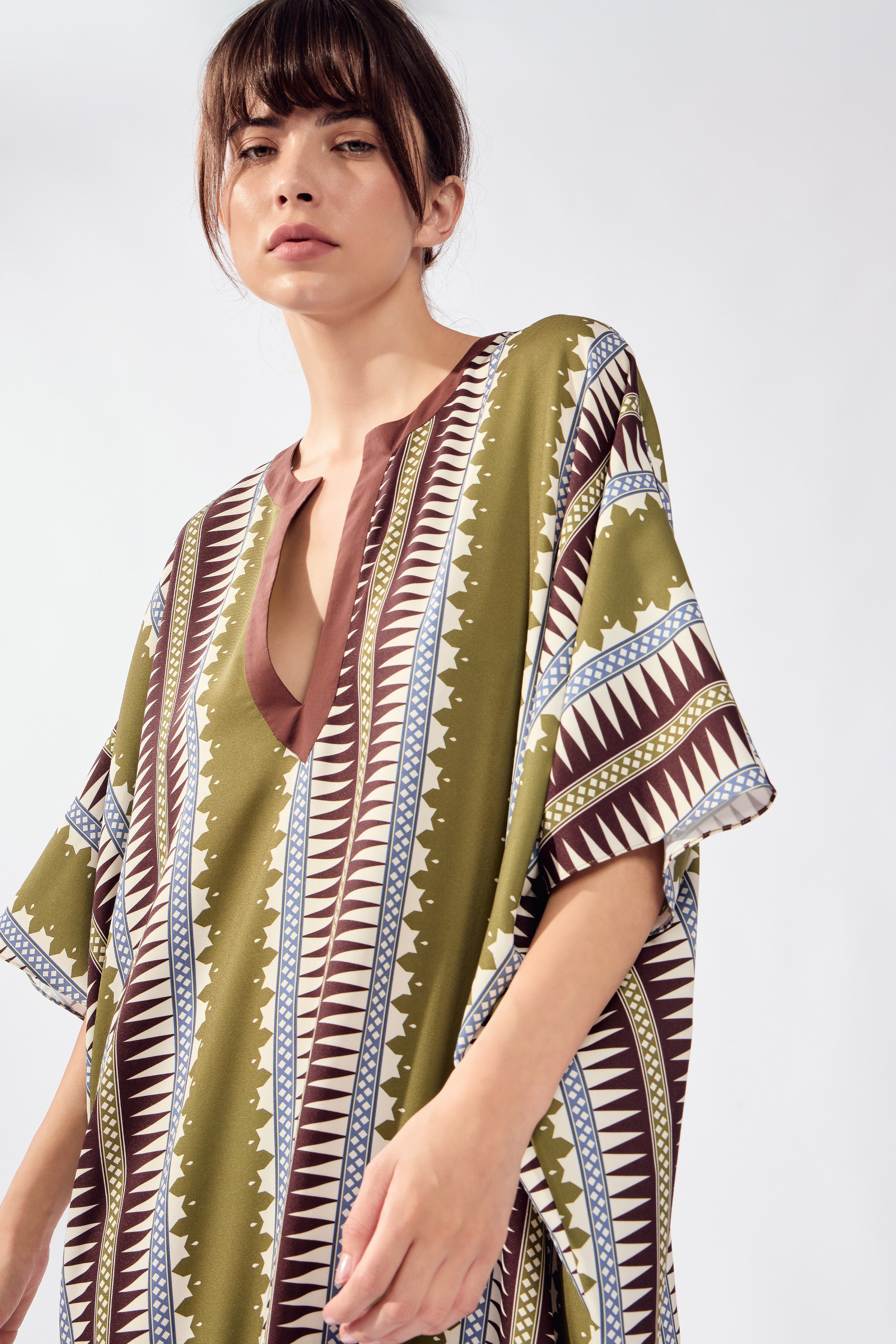 Kaftan Longo Decote V Backgammon Frame