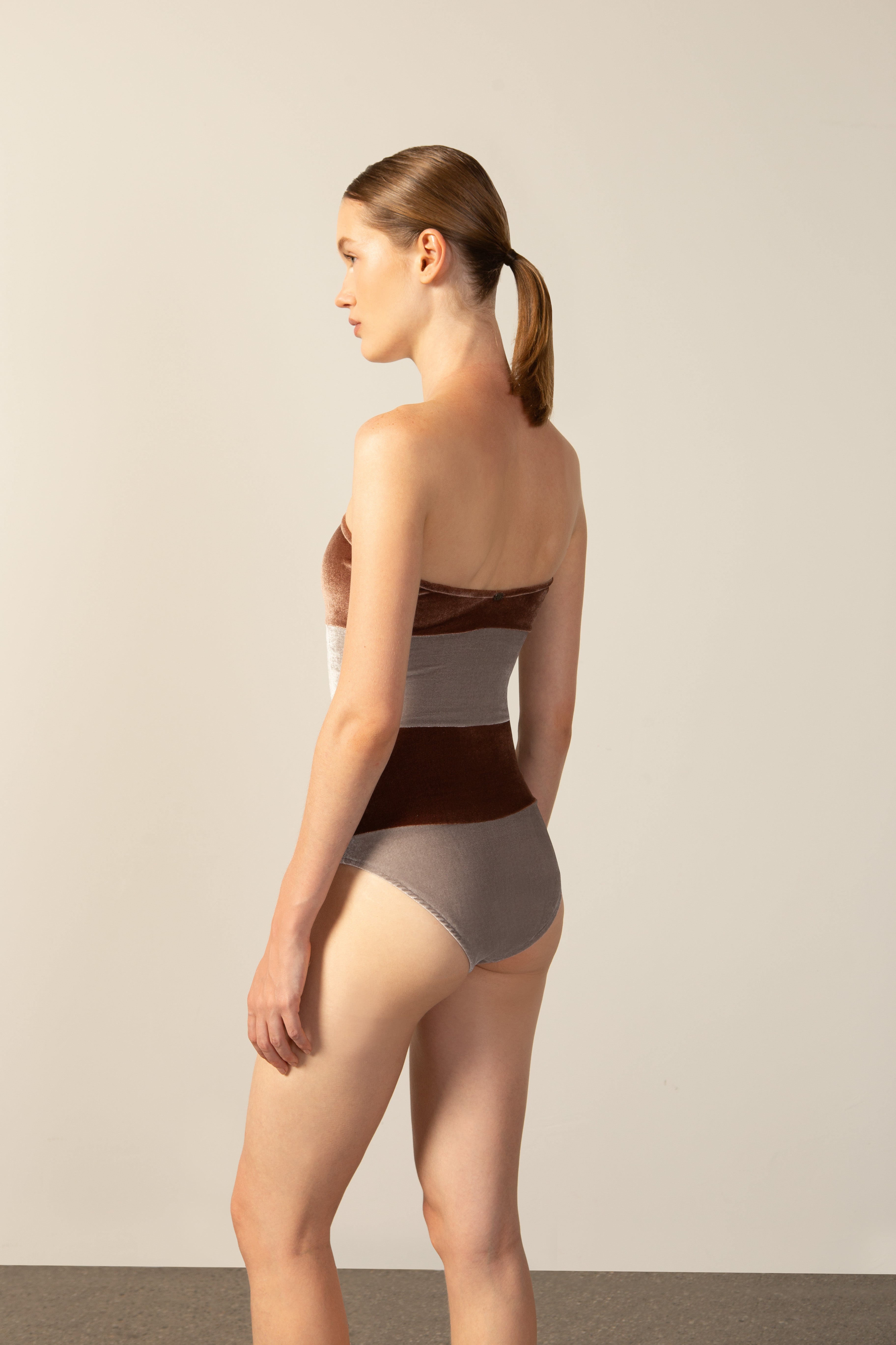 Maiô Tomara que Caia Veludo Noblesse