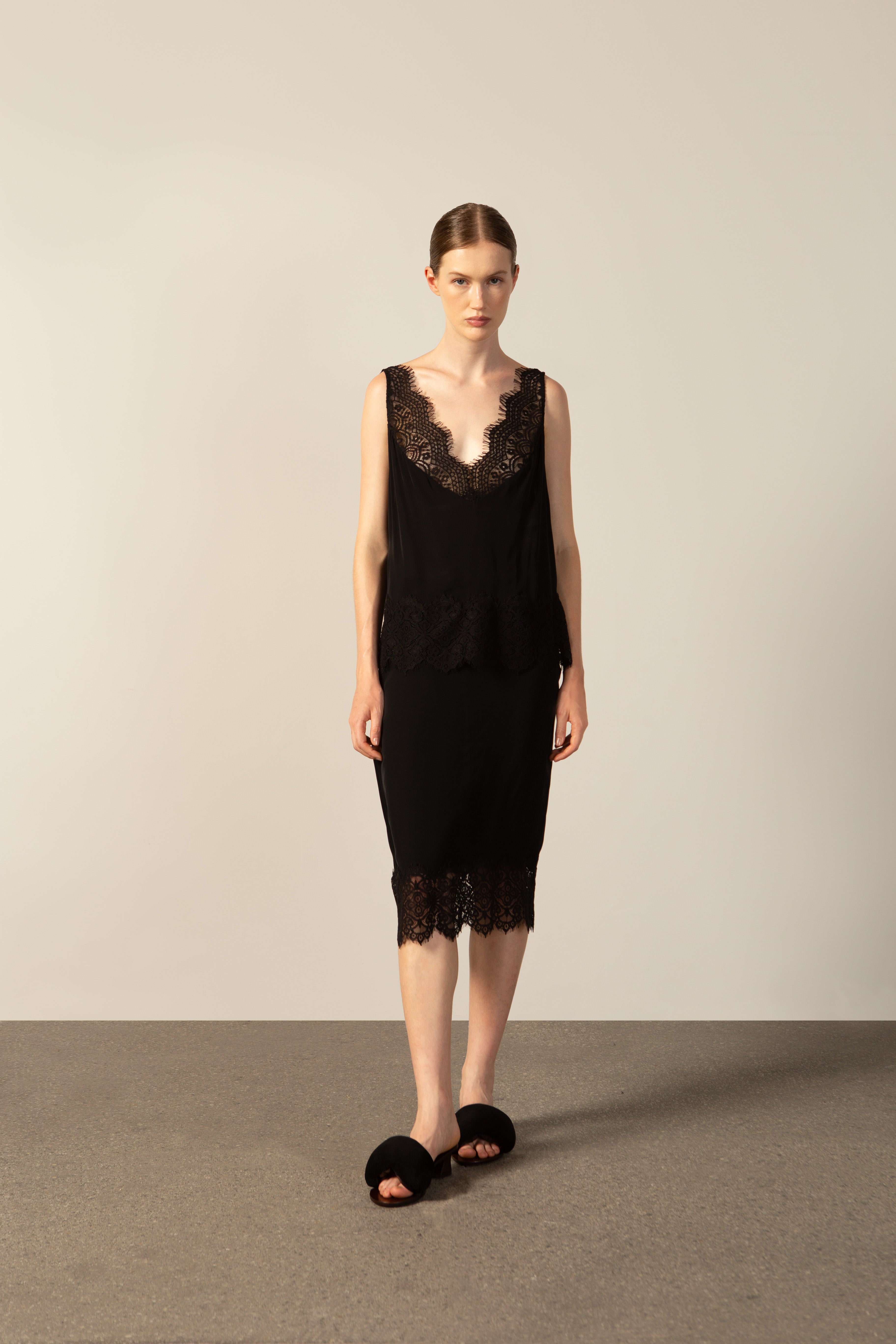 Saia Midi Detalhe Renda