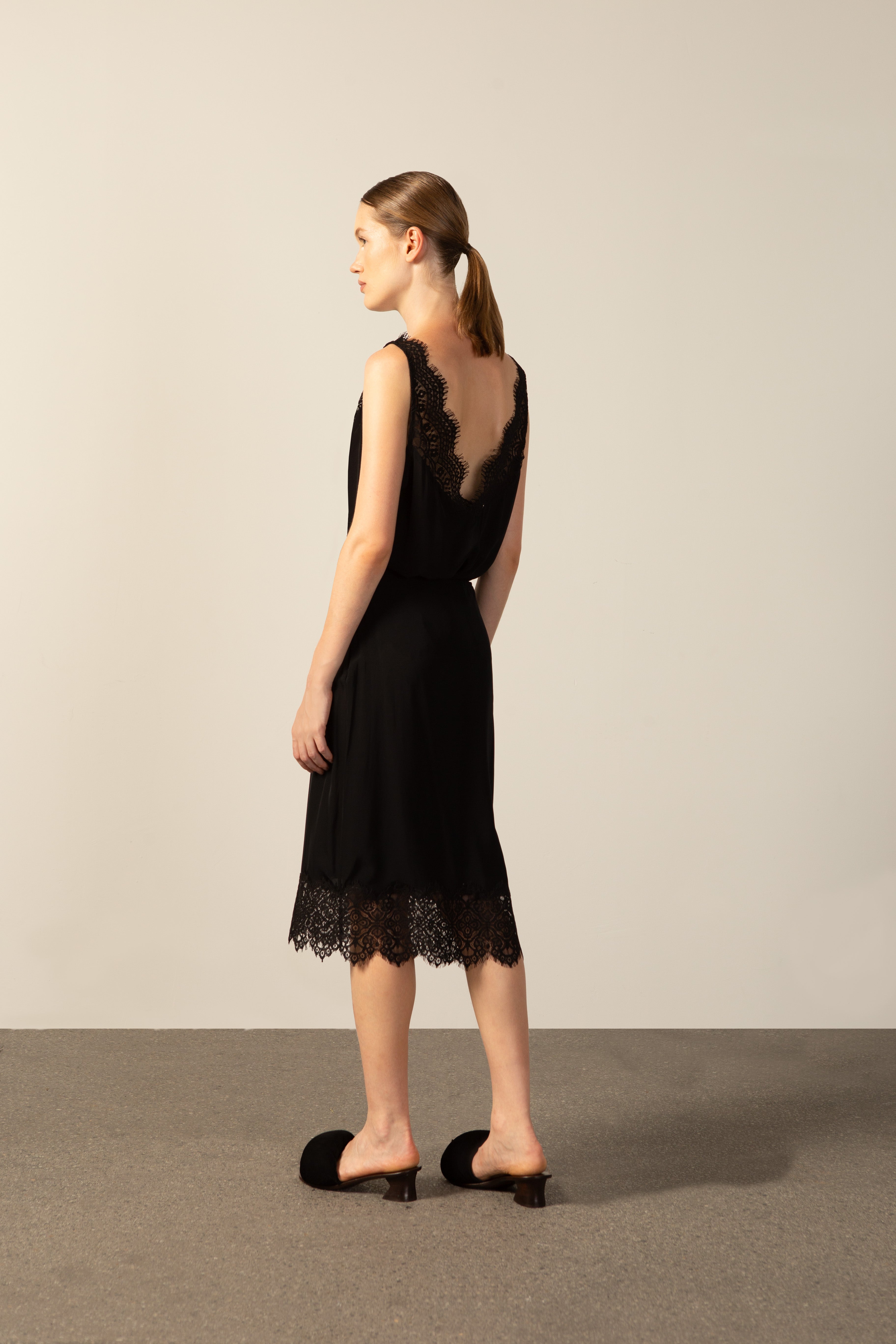 Saia Midi Detalhe Renda