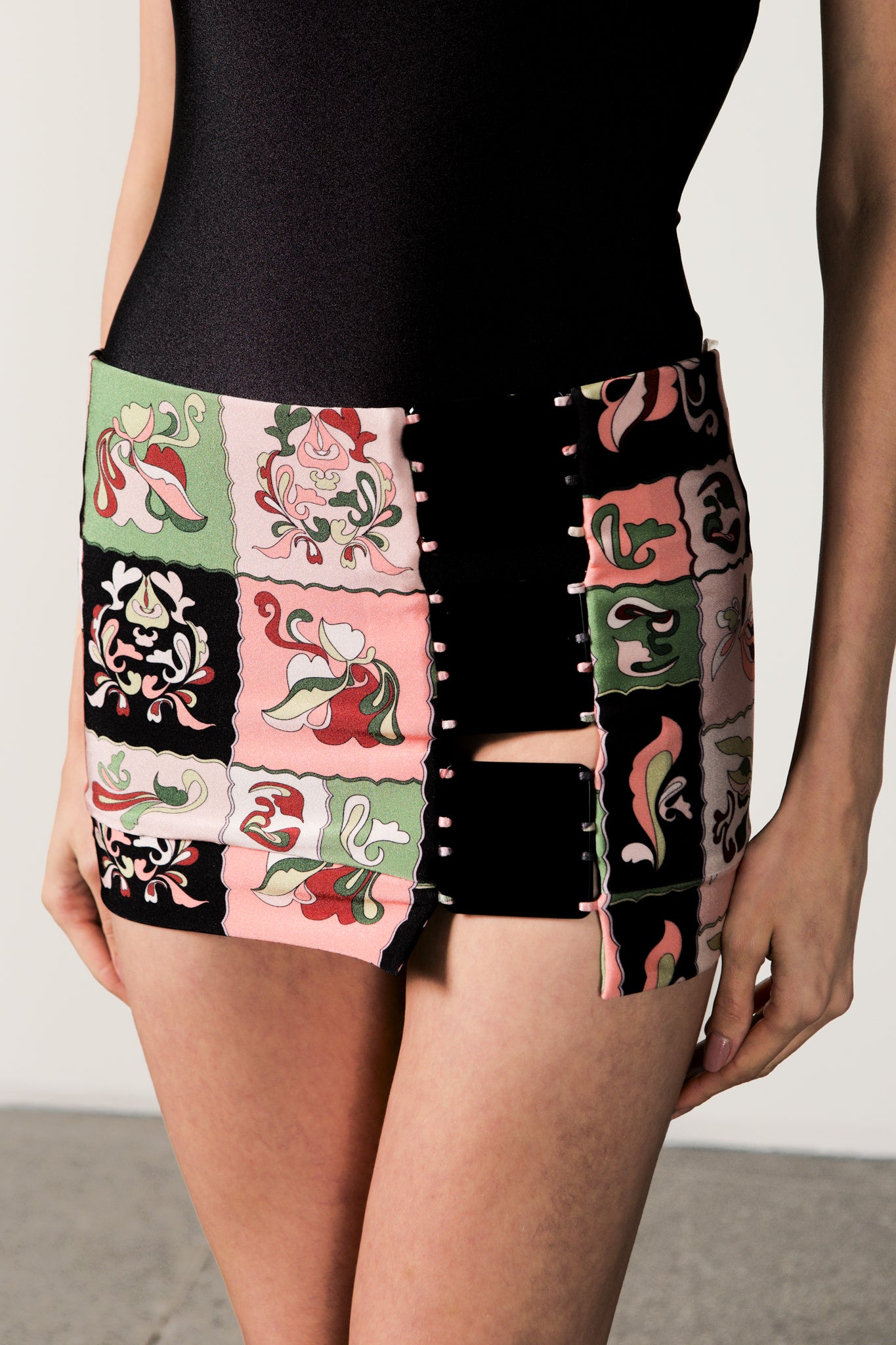 Mini Saia Lateral Acrílico Inamorata