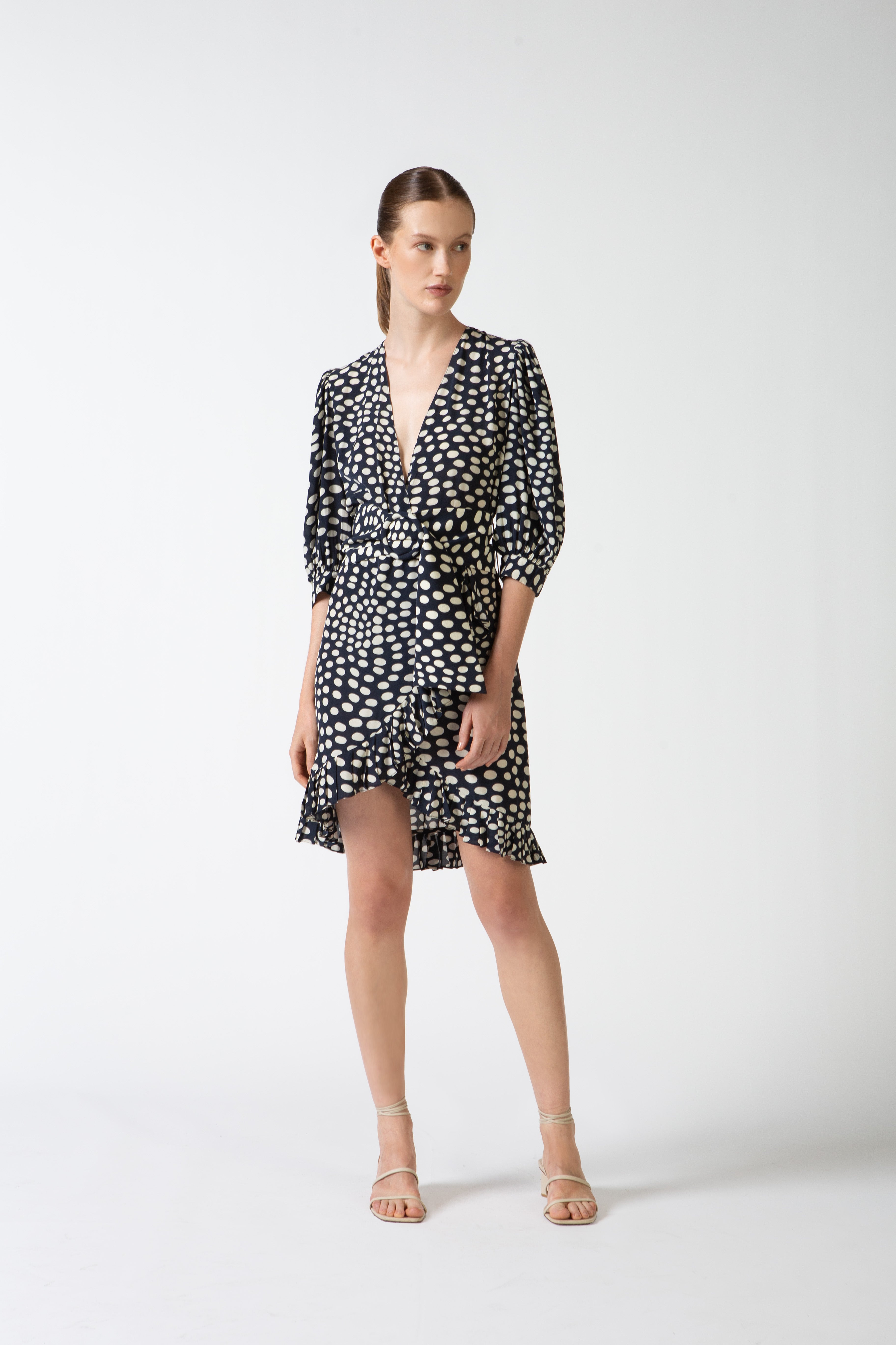 Vestido Curto Manga Bufante Pois