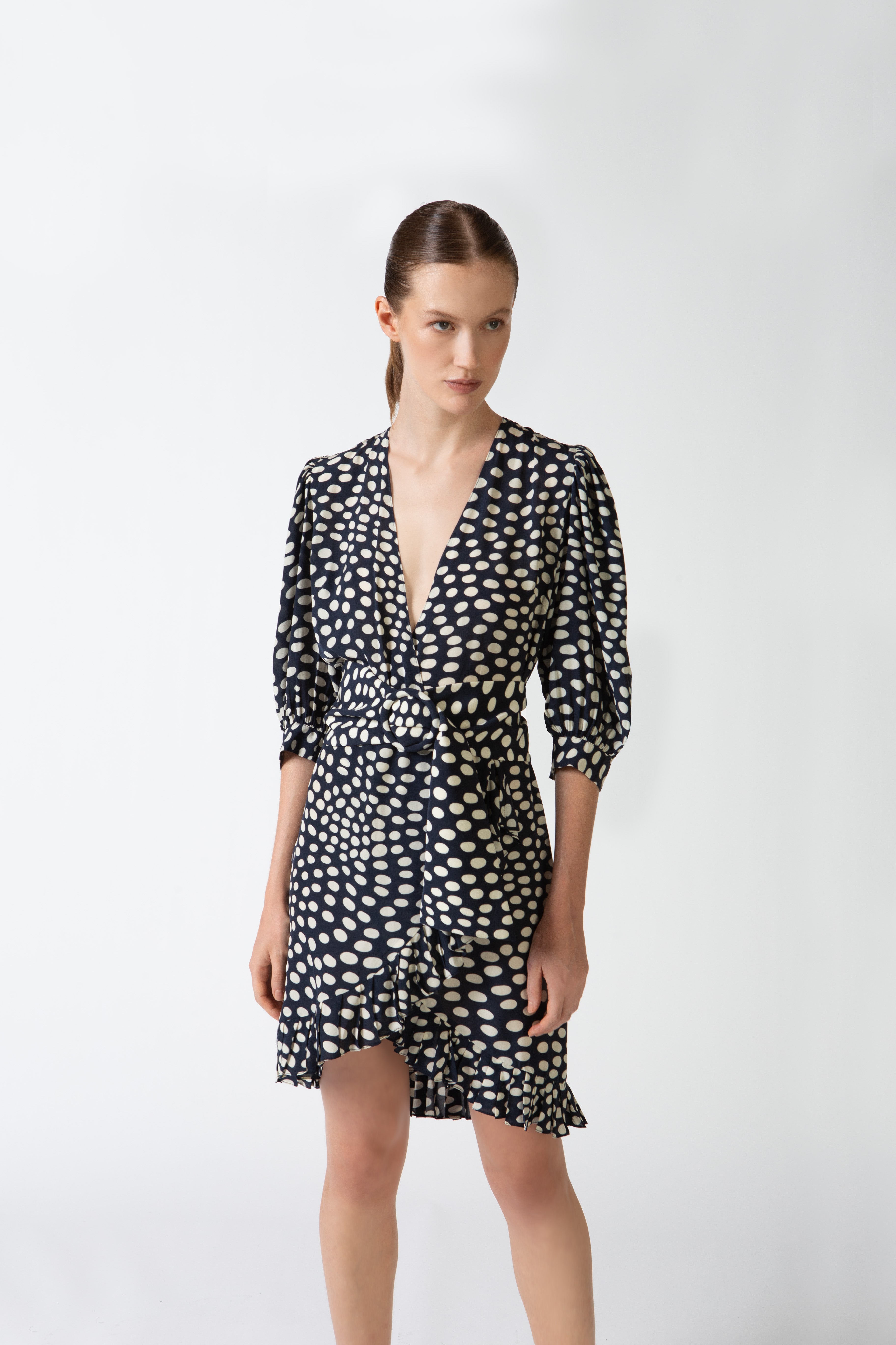 Vestido Curto Manga Bufante Pois