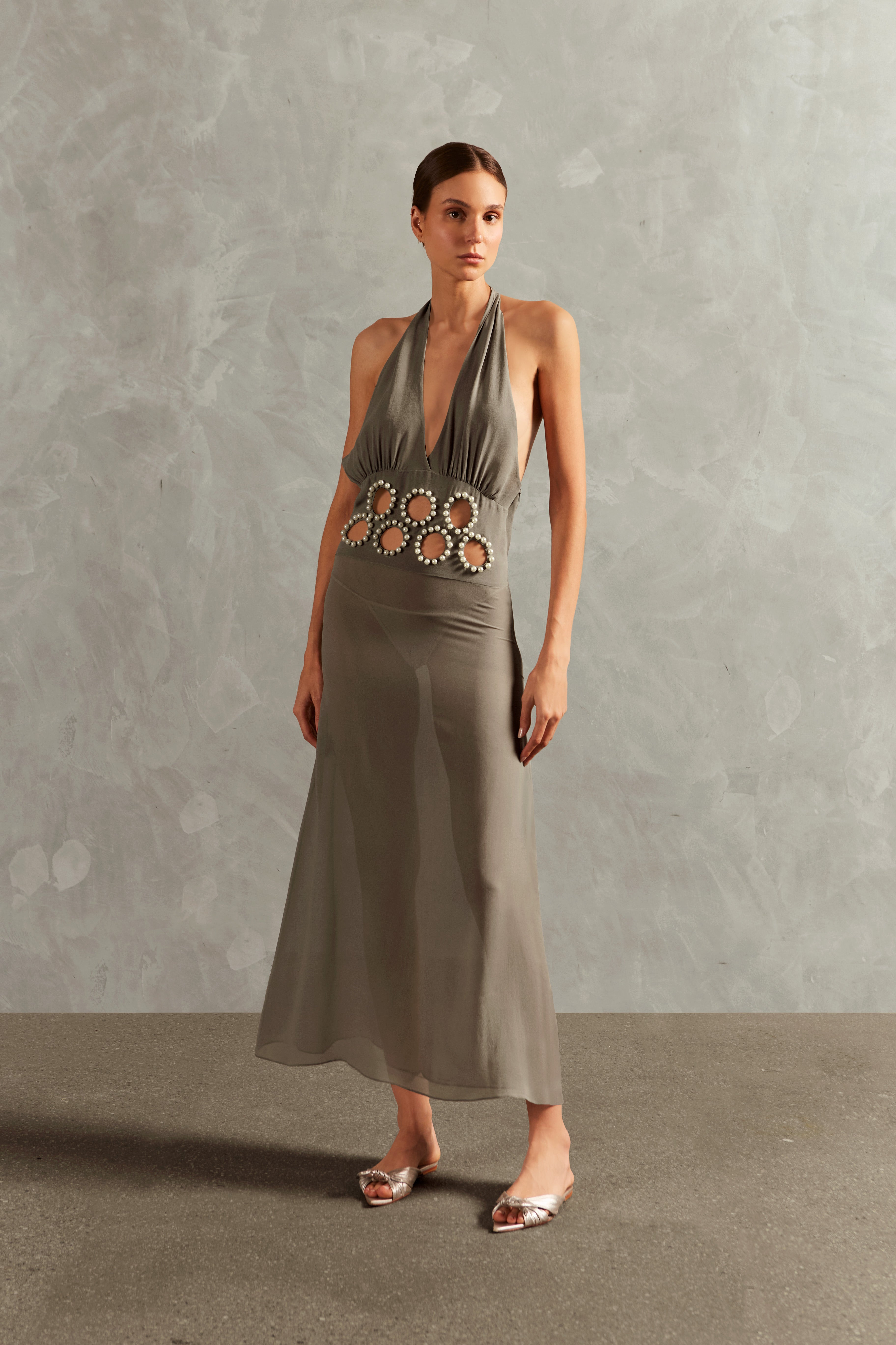 Vestido Longo Detalhe Pérolas Ostras Liso