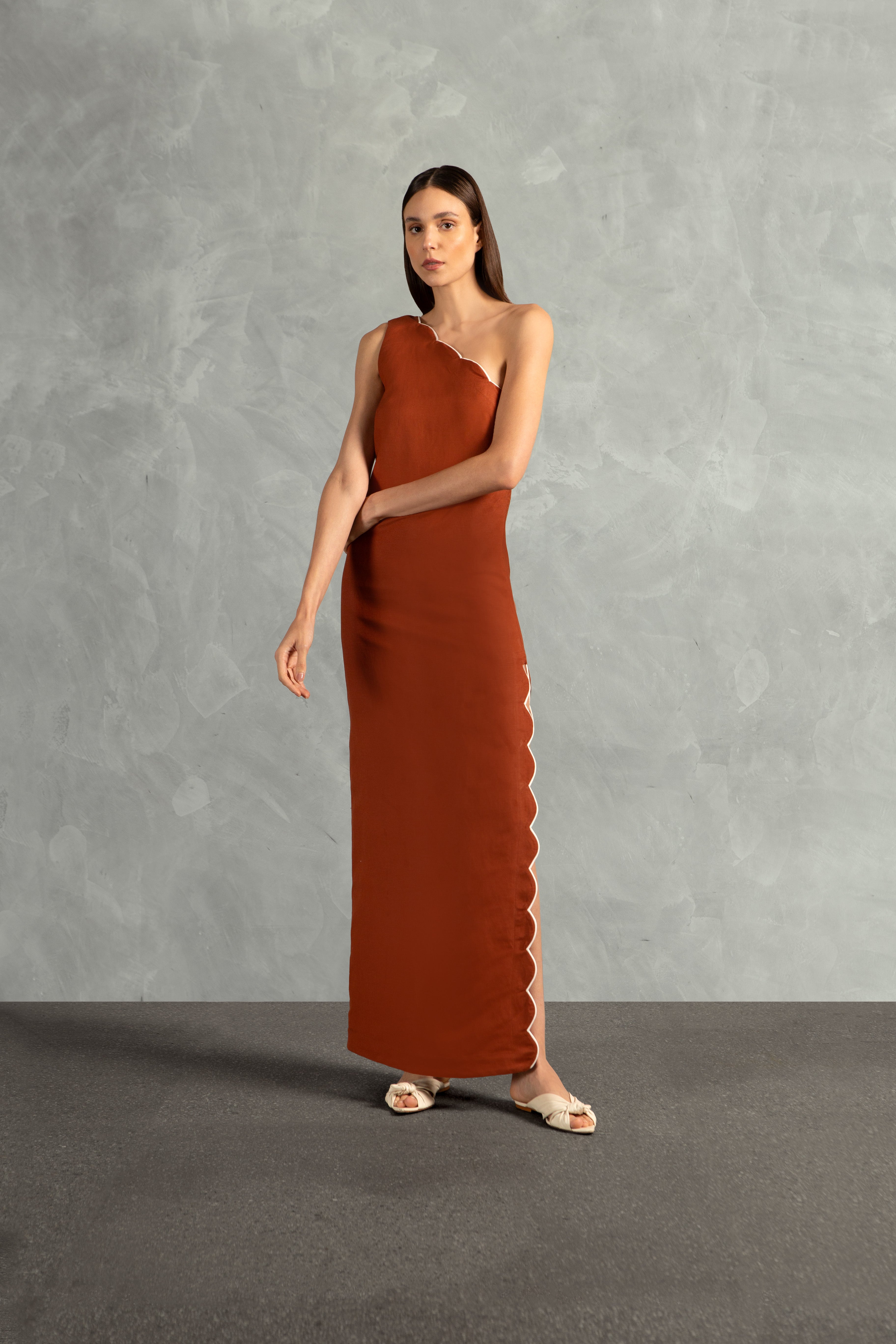 Vestido Longo Ombro Só Com Fendas Linho