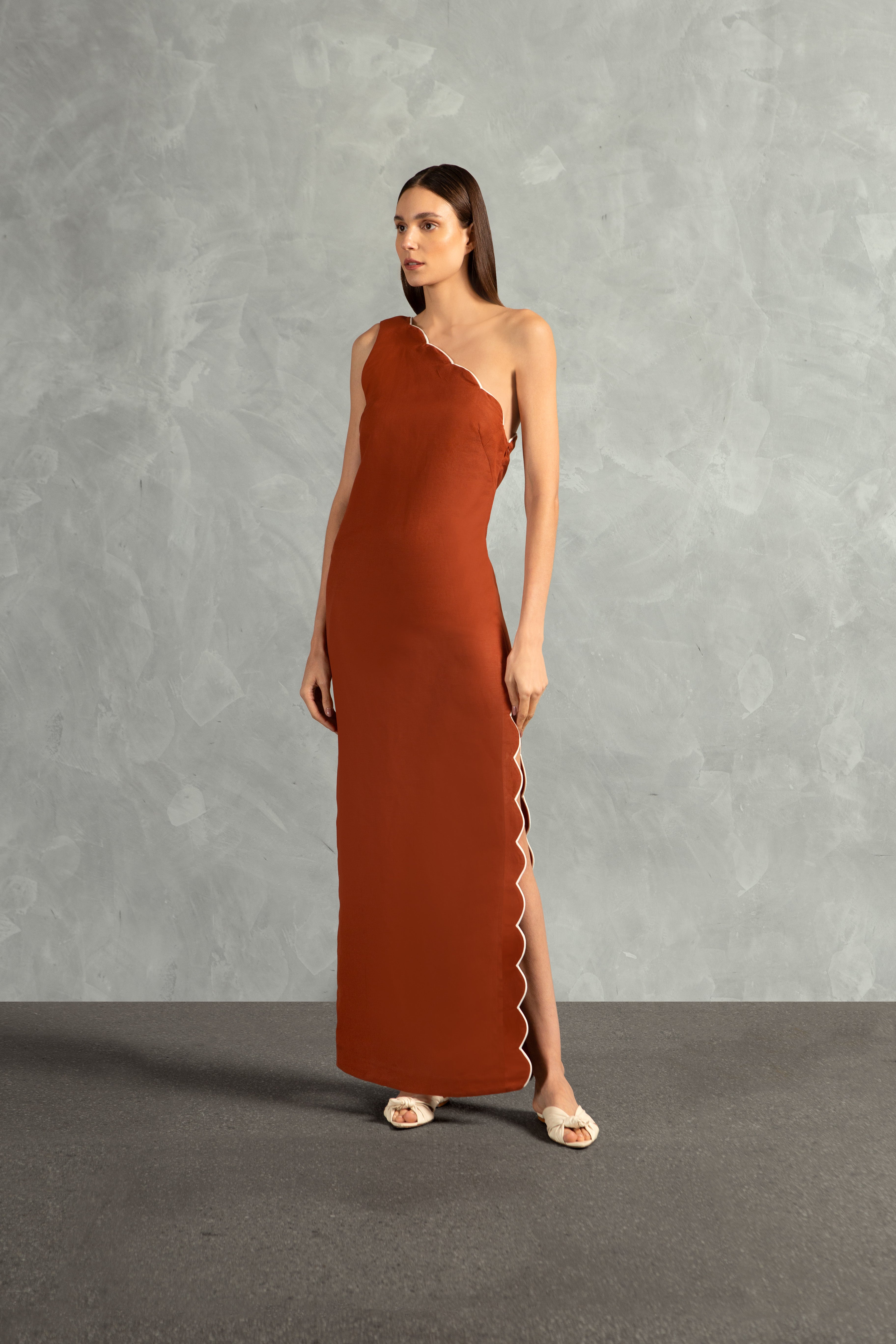 Vestido Longo Ombro Só Com Fendas Linho