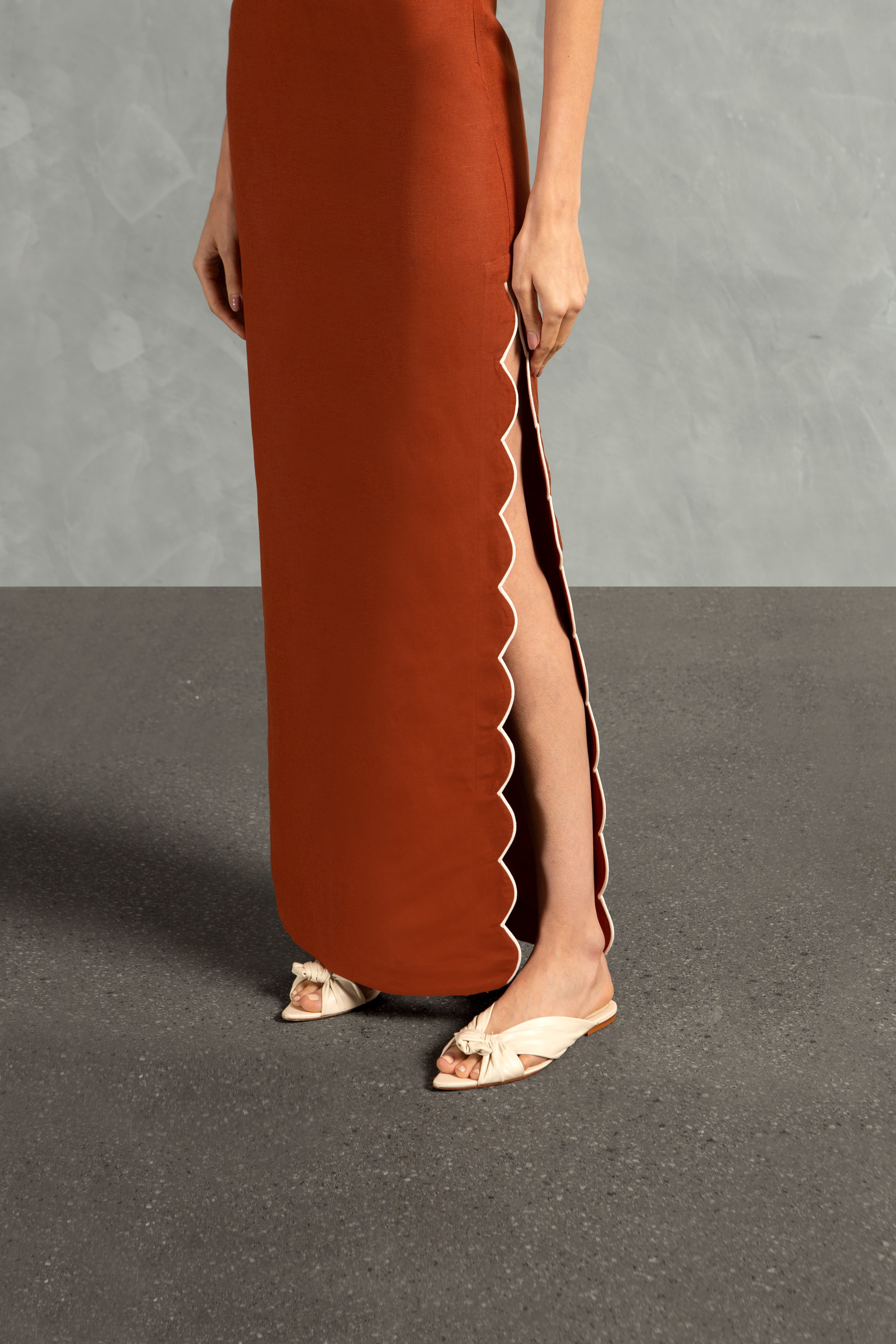 Vestido Longo Ombro Só Com Fendas Linho