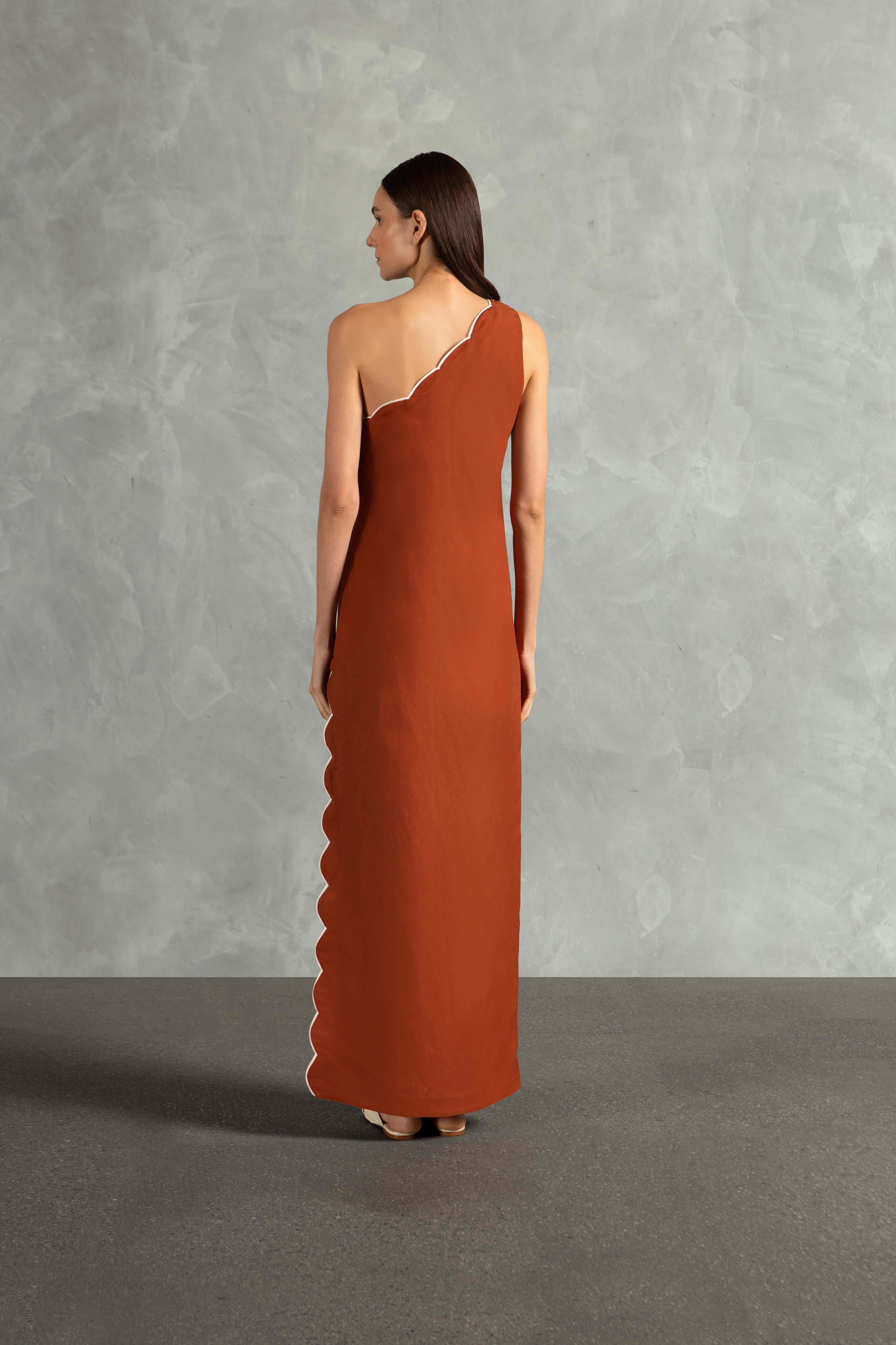 Vestido Longo Ombro Só Com Fendas Linho