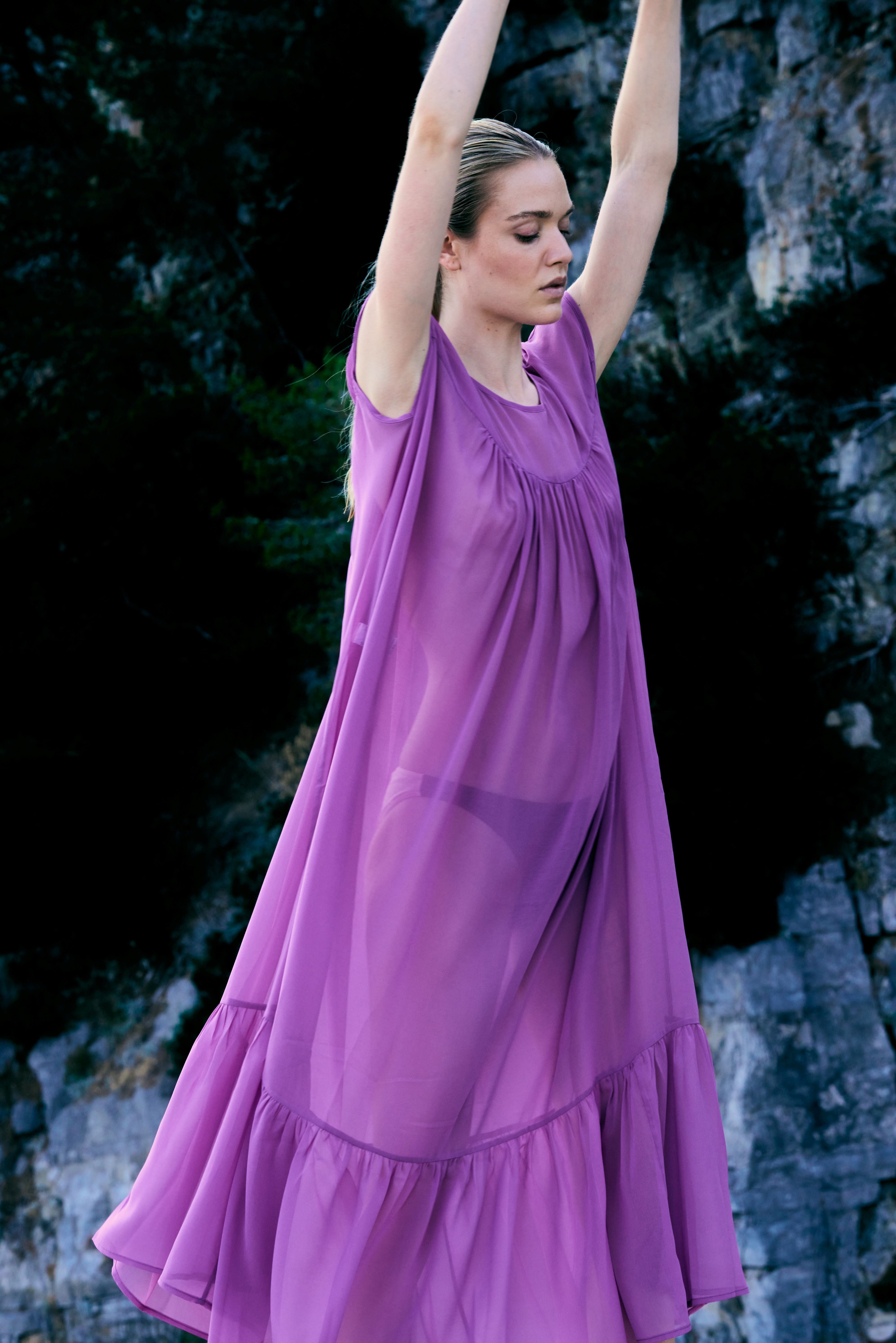 Vestido Longo Manga Curta Babados Liso