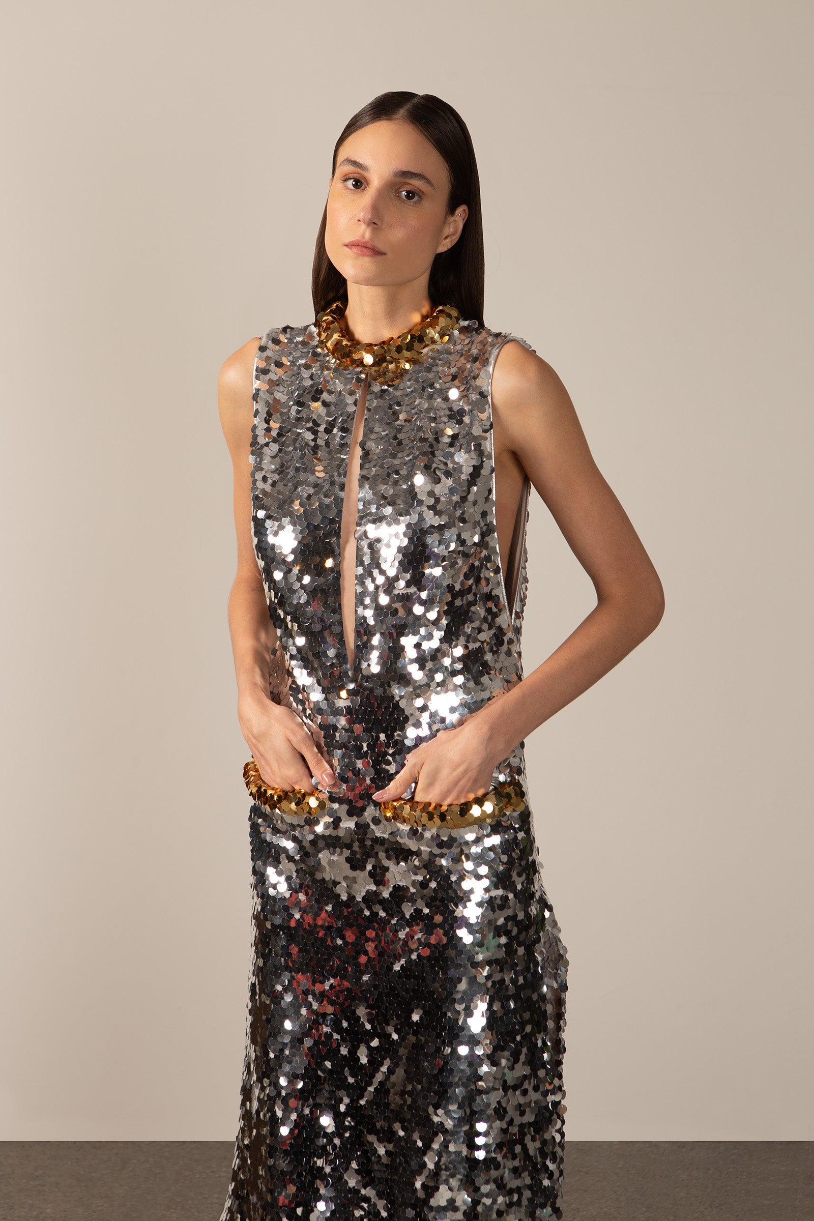 Vestido Midi Detalhe Gola Maxi Paetês