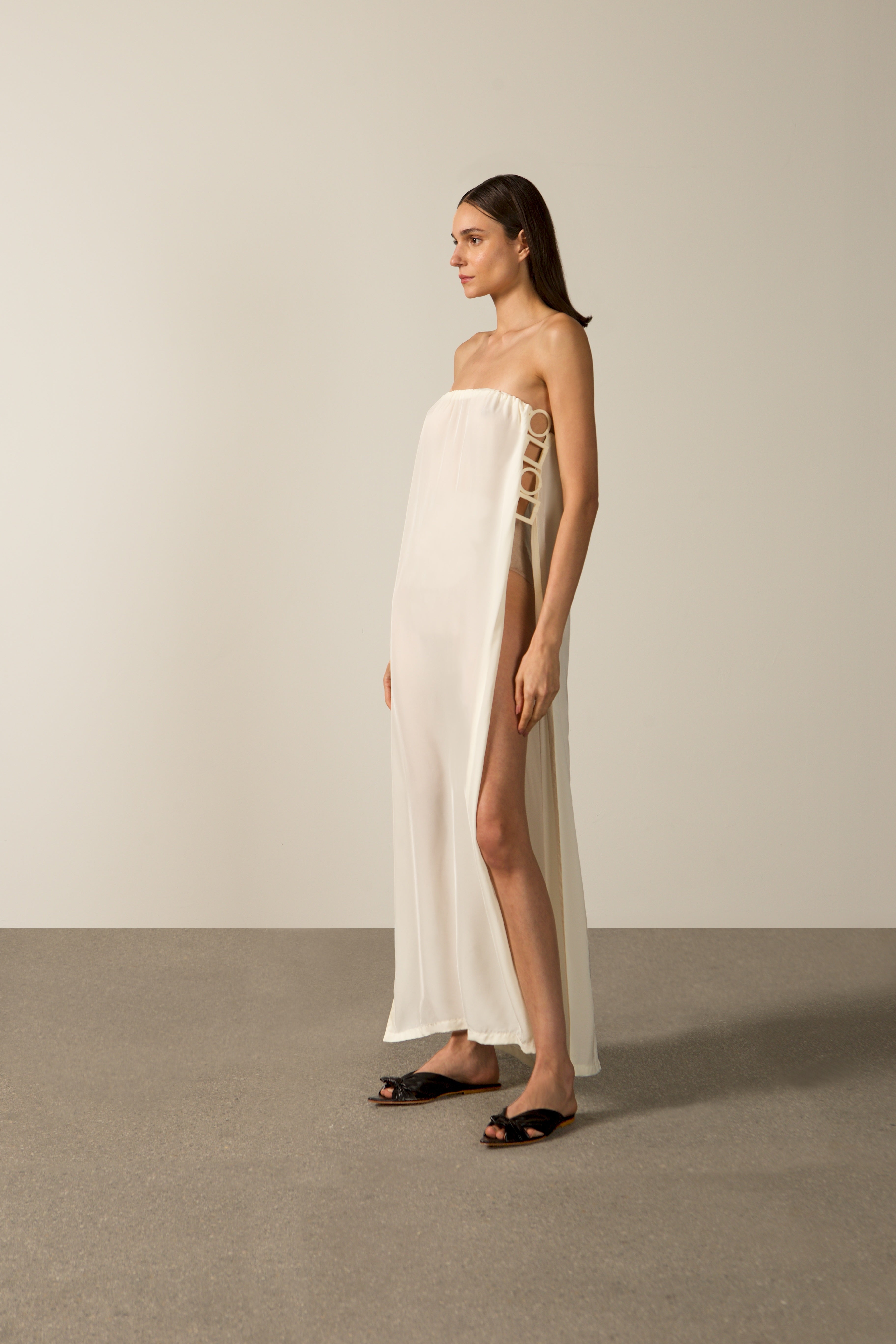 Vestido Tomara que Caia Detalhe Argolas