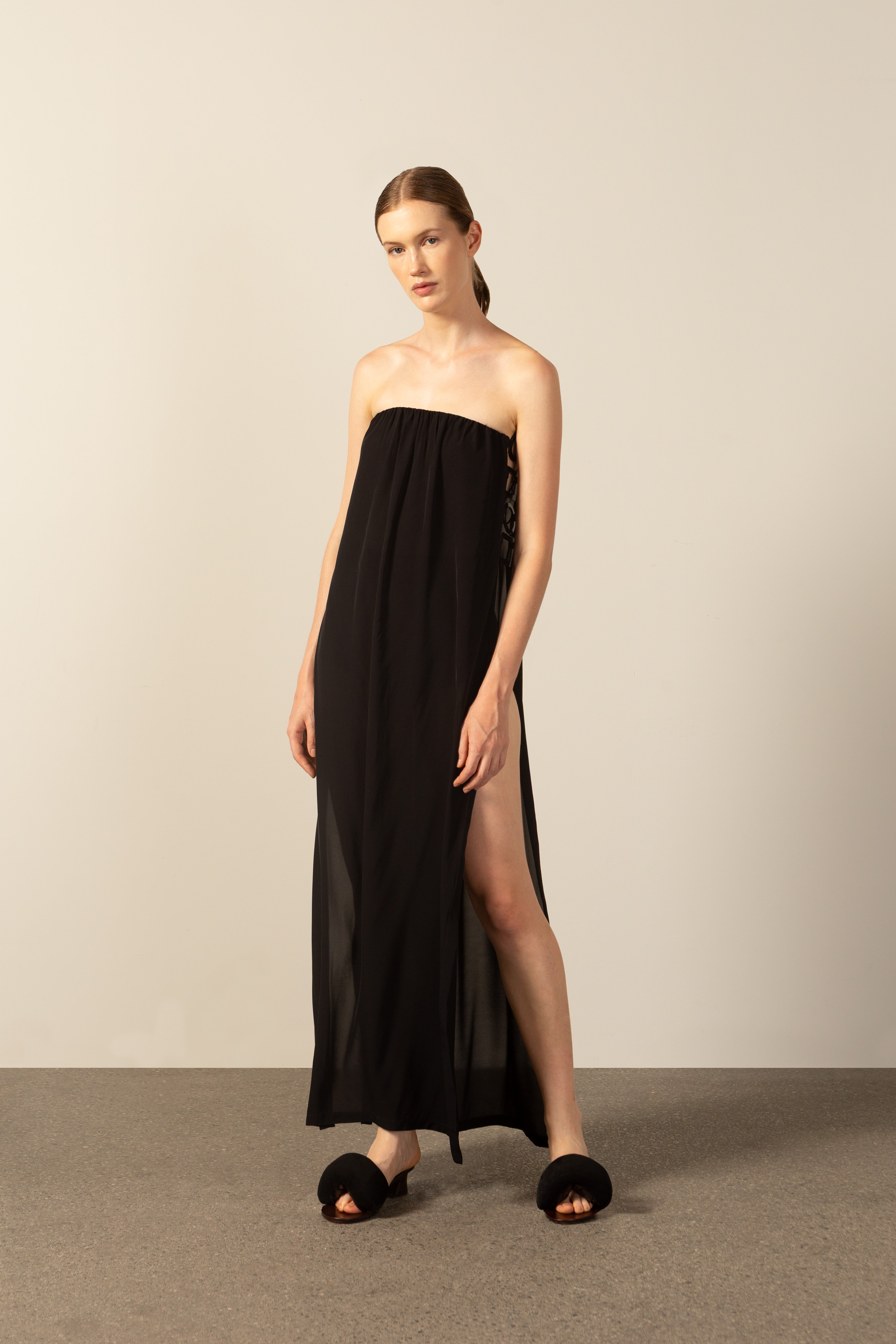 Vestido Tomara que Caia Detalhe Argolas