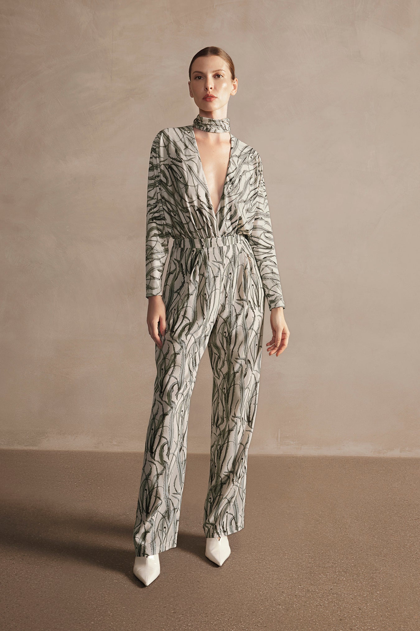 Maiô Asa Delta Manga Morcego Choker