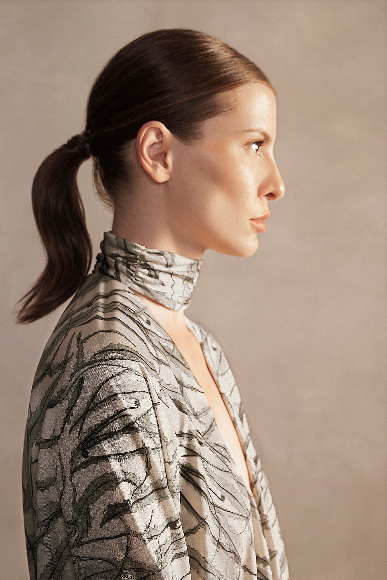 Maiô Asa Delta Manga Morcego Choker