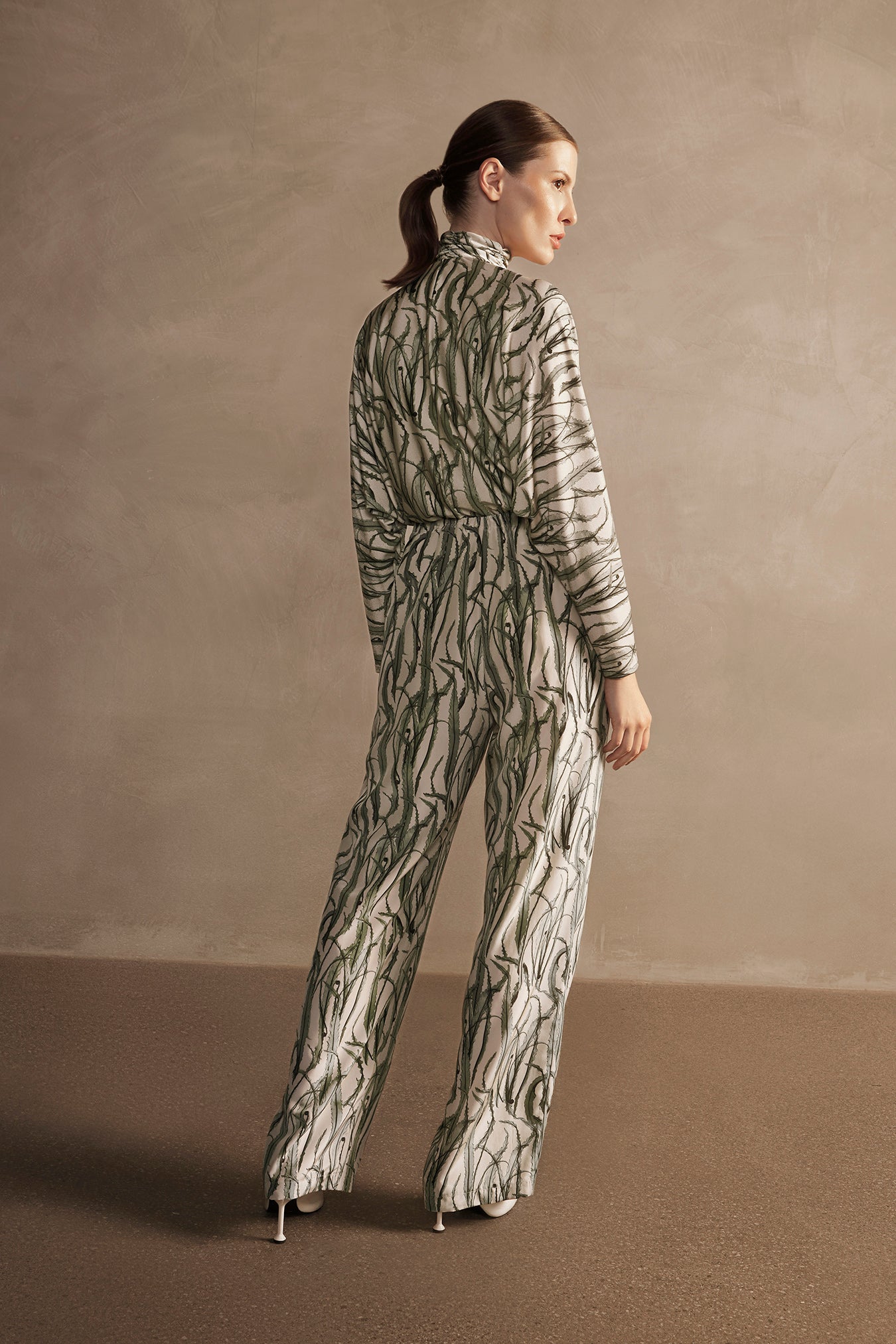 Maiô Asa Delta Manga Morcego Choker