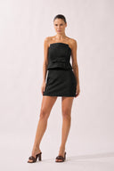 Vestido Curto Tomara que Caia Peplum Liso