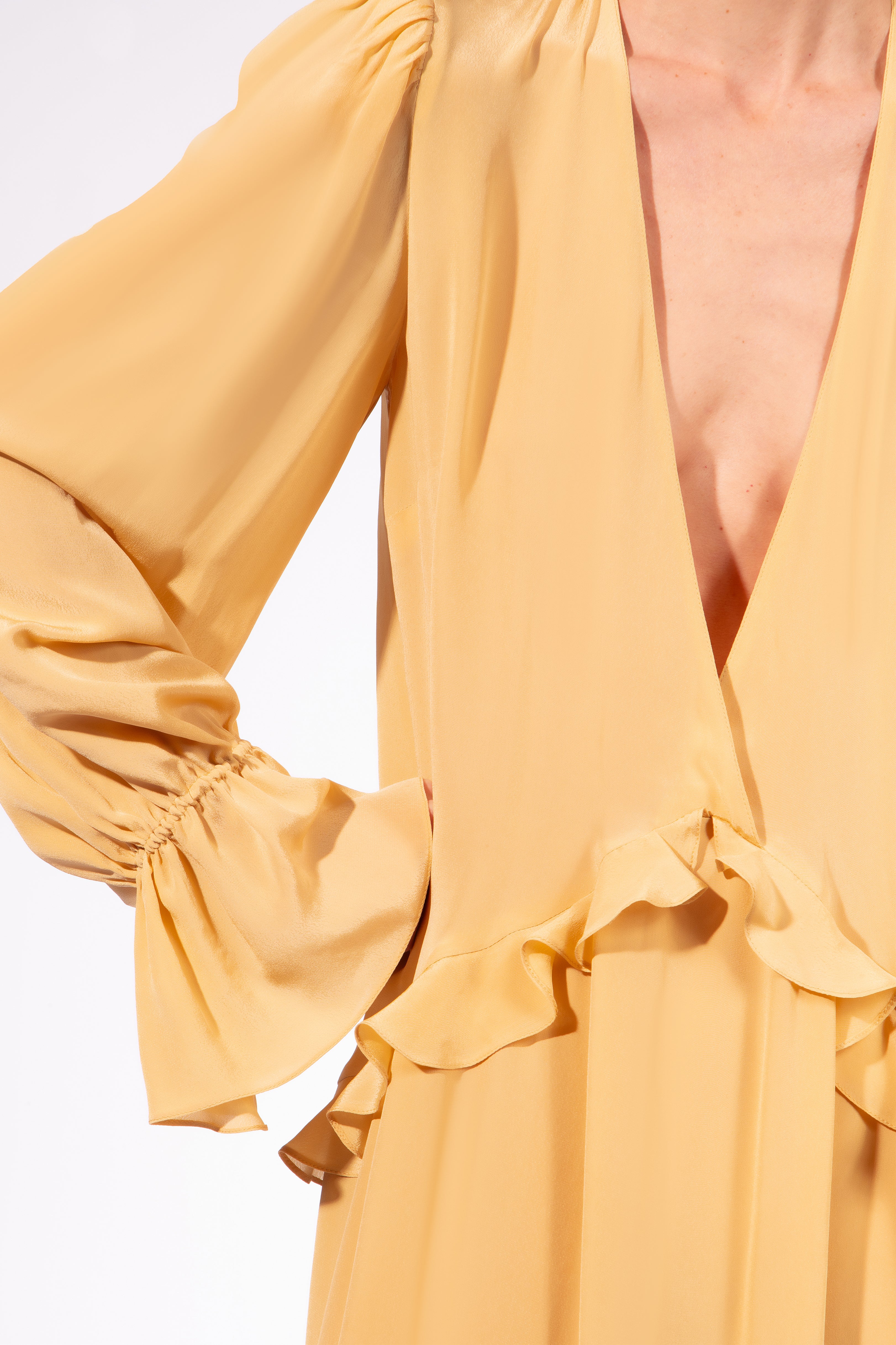 Vestido Longo Decote V e Babados