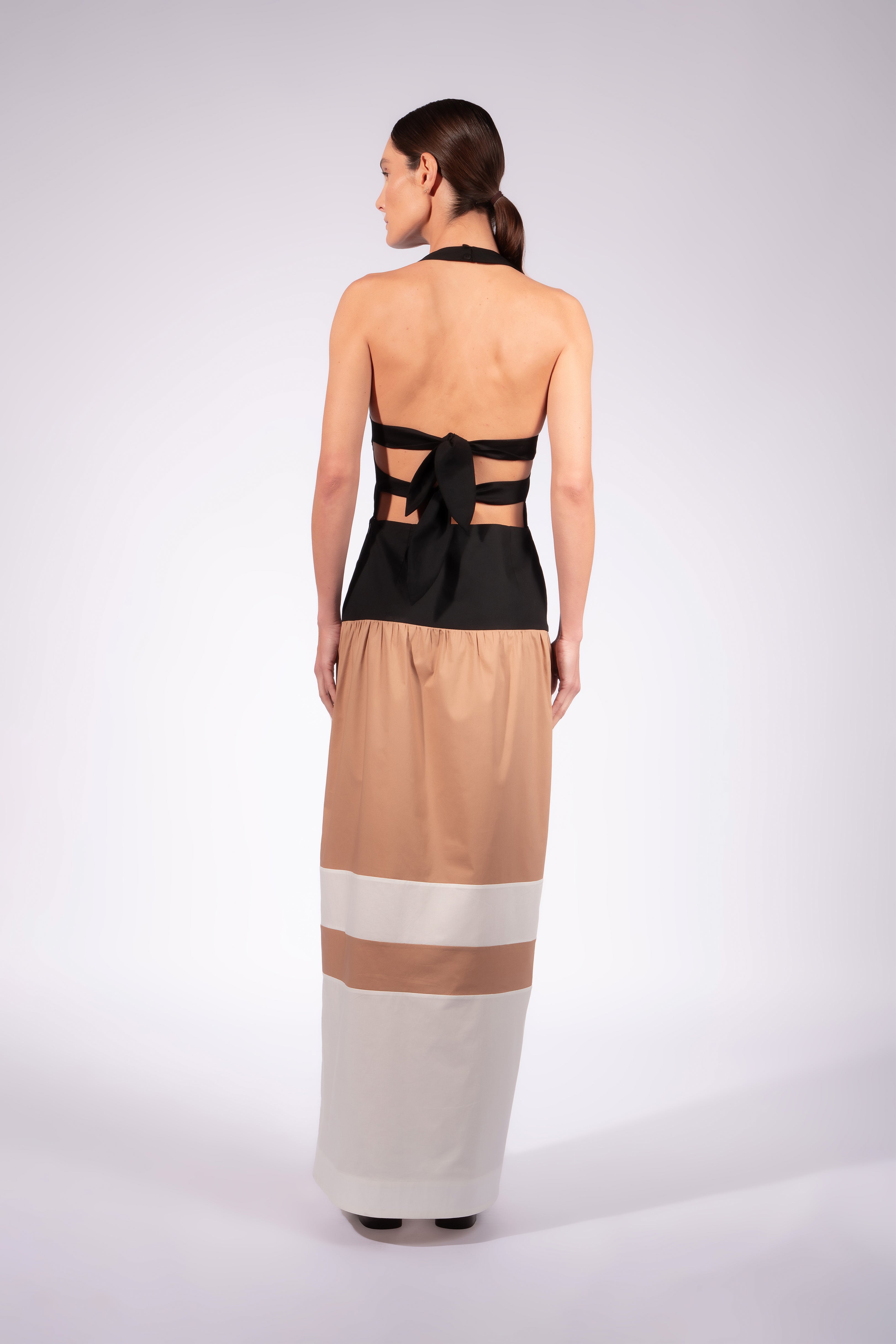 Vestido Longo Recortes Liso
