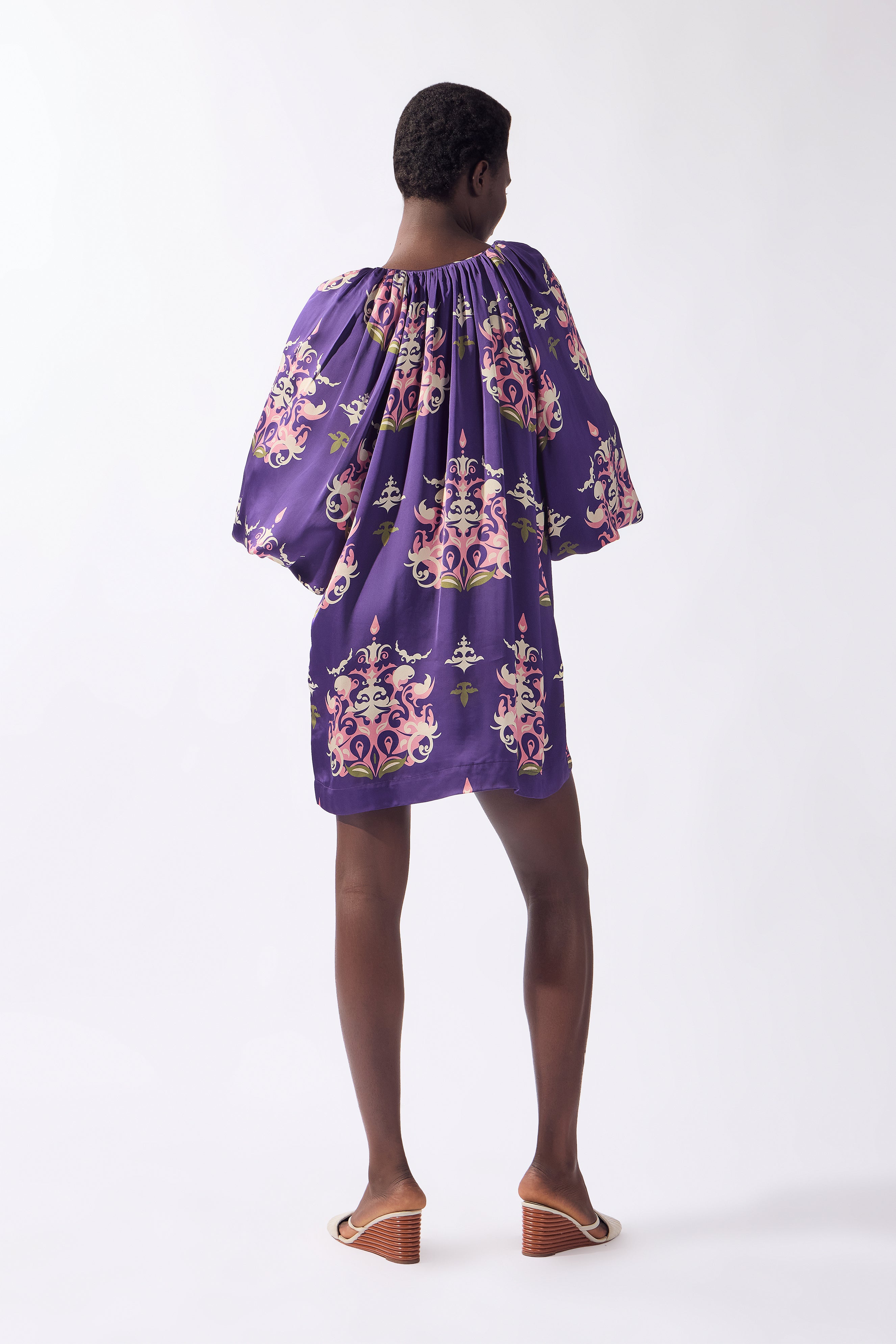 Vestido Curto Manga Bufante Arabesque