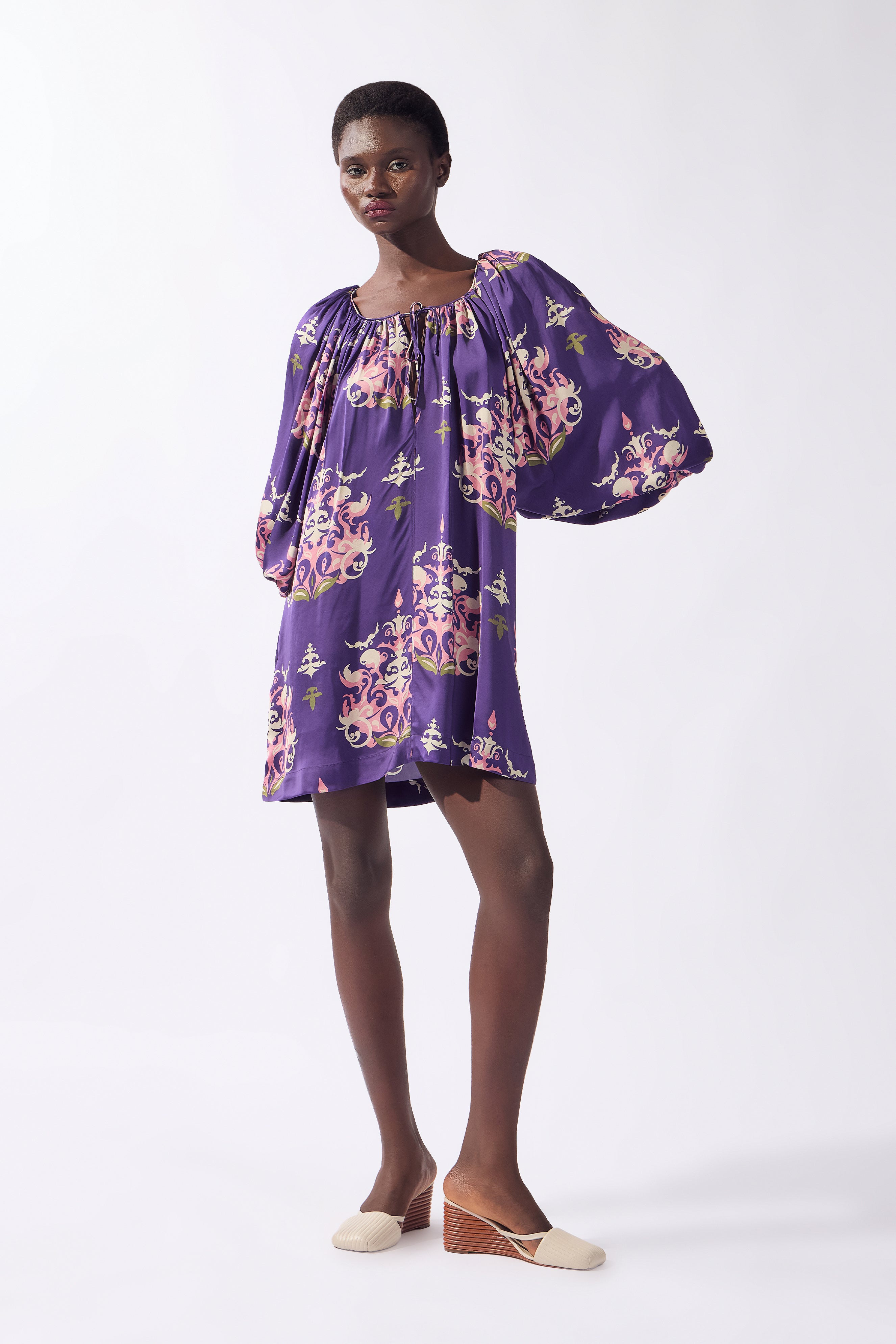 Vestido Curto Manga Bufante Arabesque