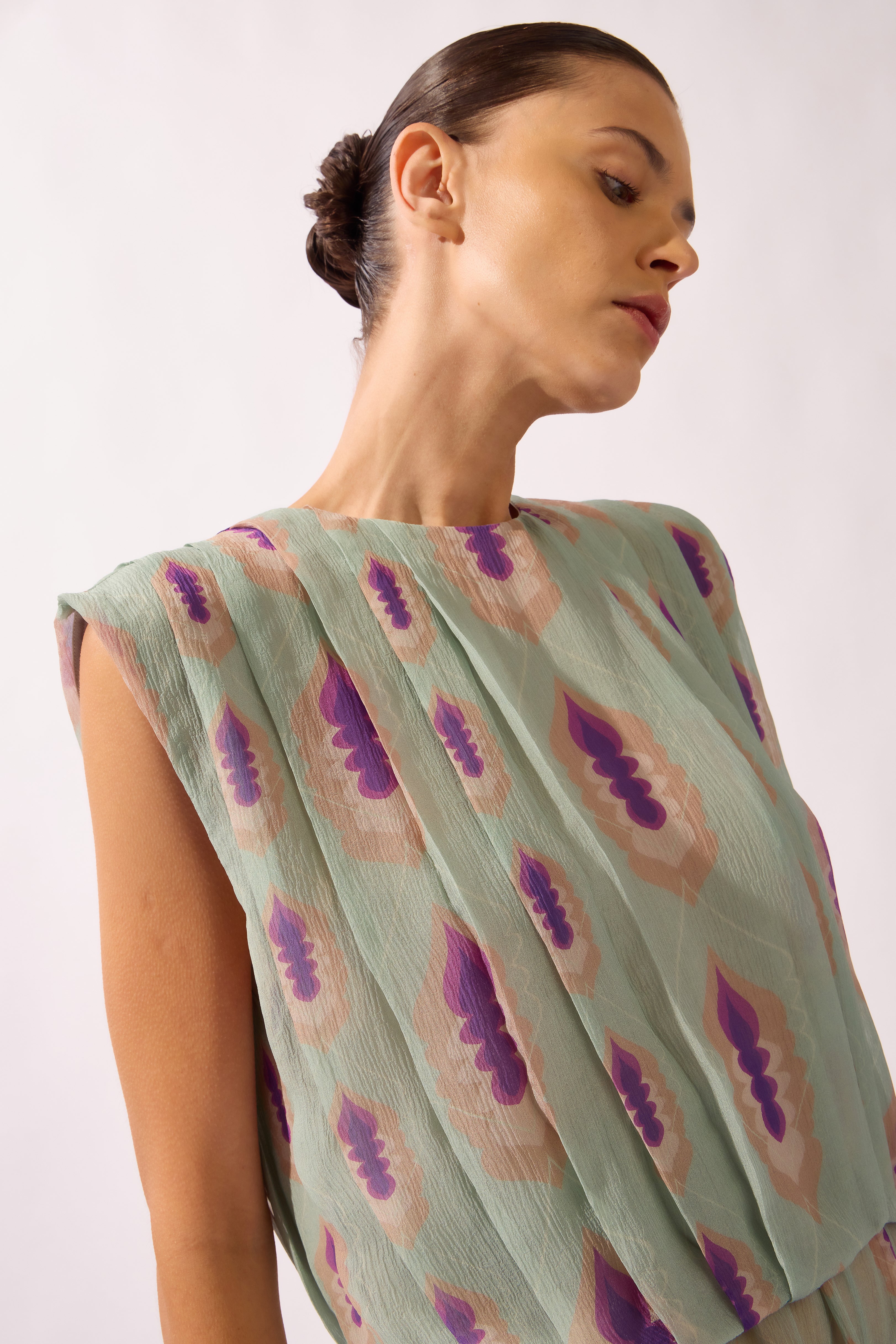 Blusa Pregas Maxi Ombreiras Vibration