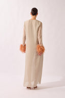 Vestido Longo Decote V Punho Plumas