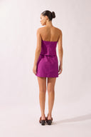 Vestido Curto Tomara que Caia Peplum Liso