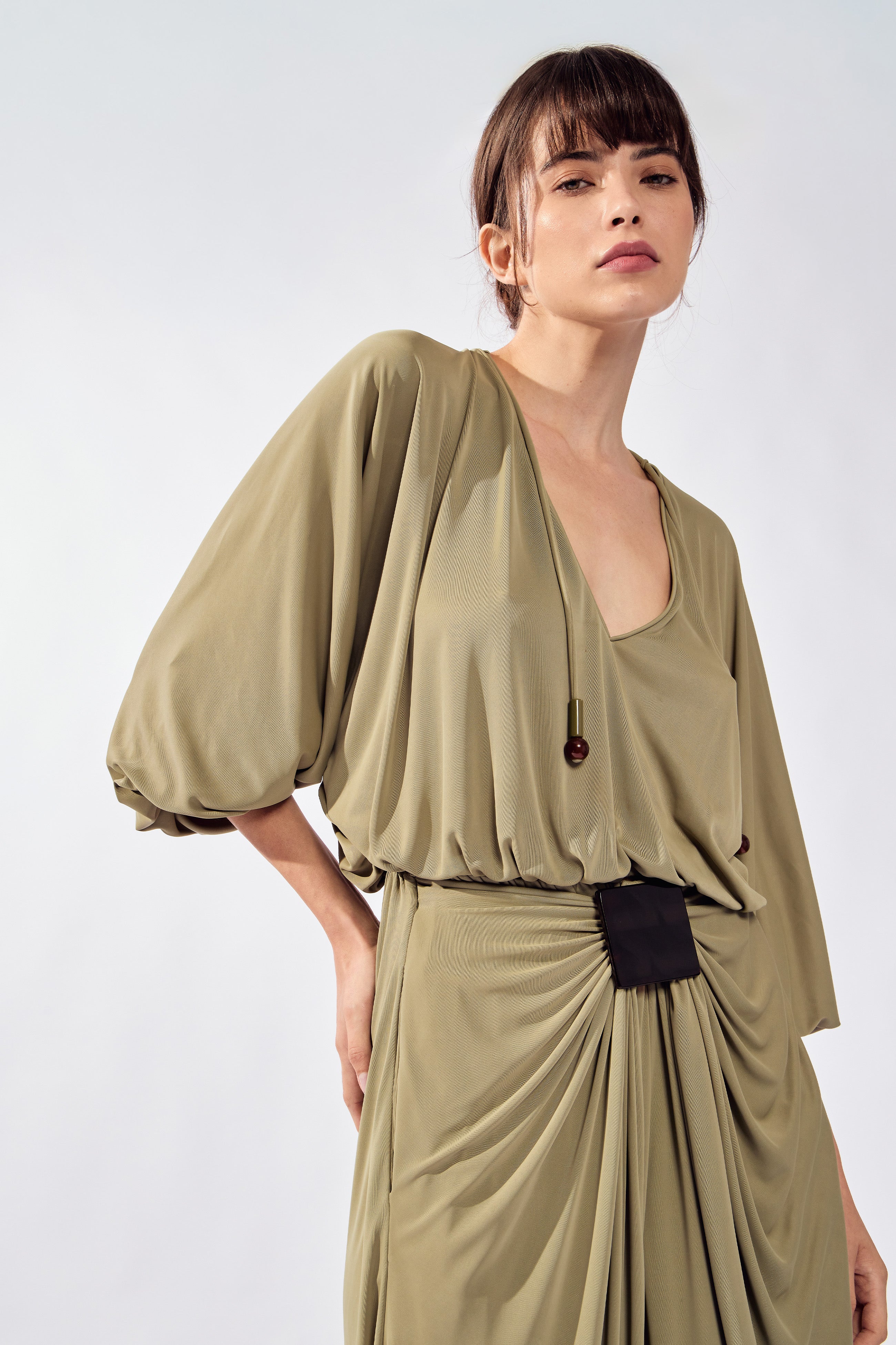Blusa Decote V Flora Lisos