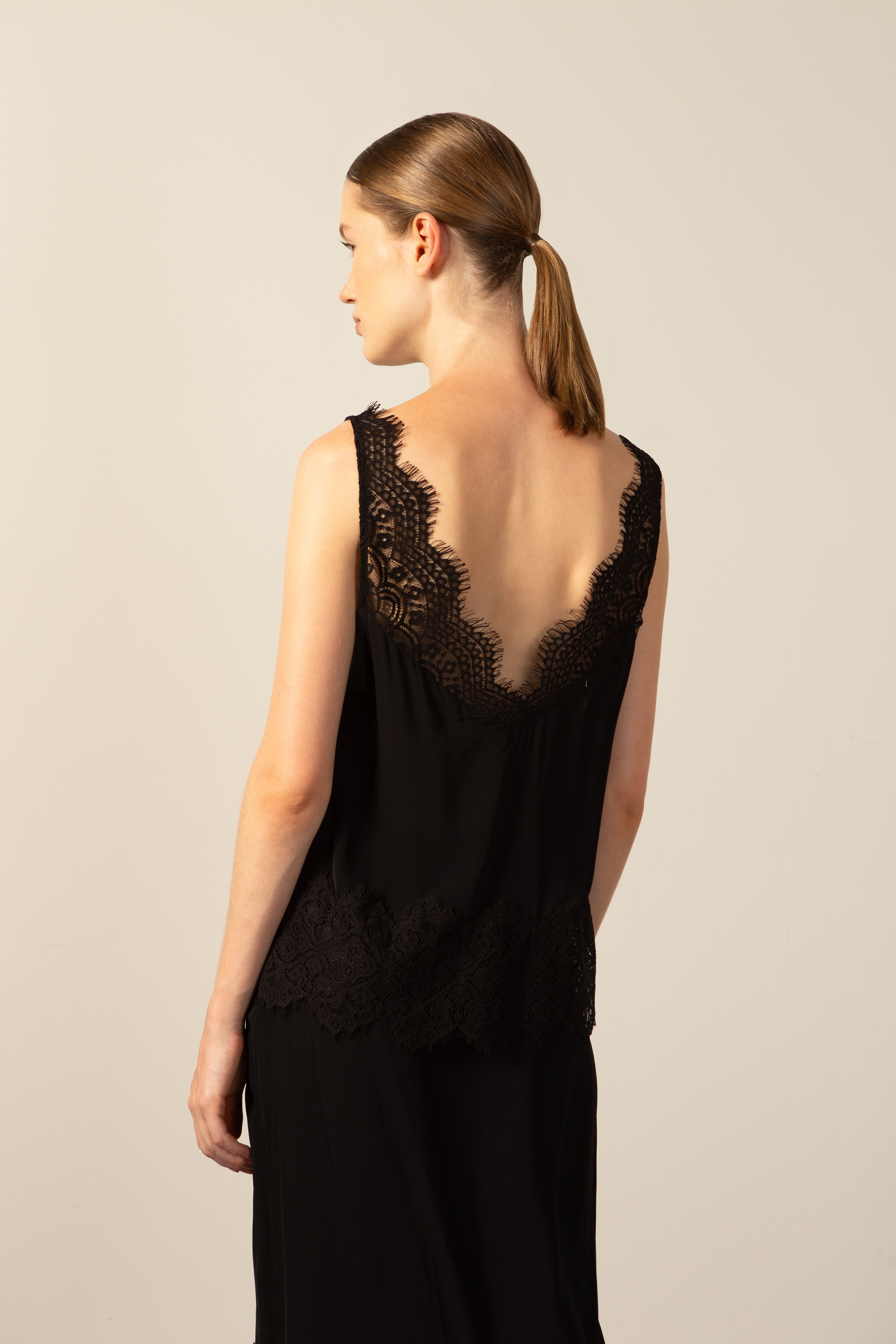 Regata Decote Detalhe Renda