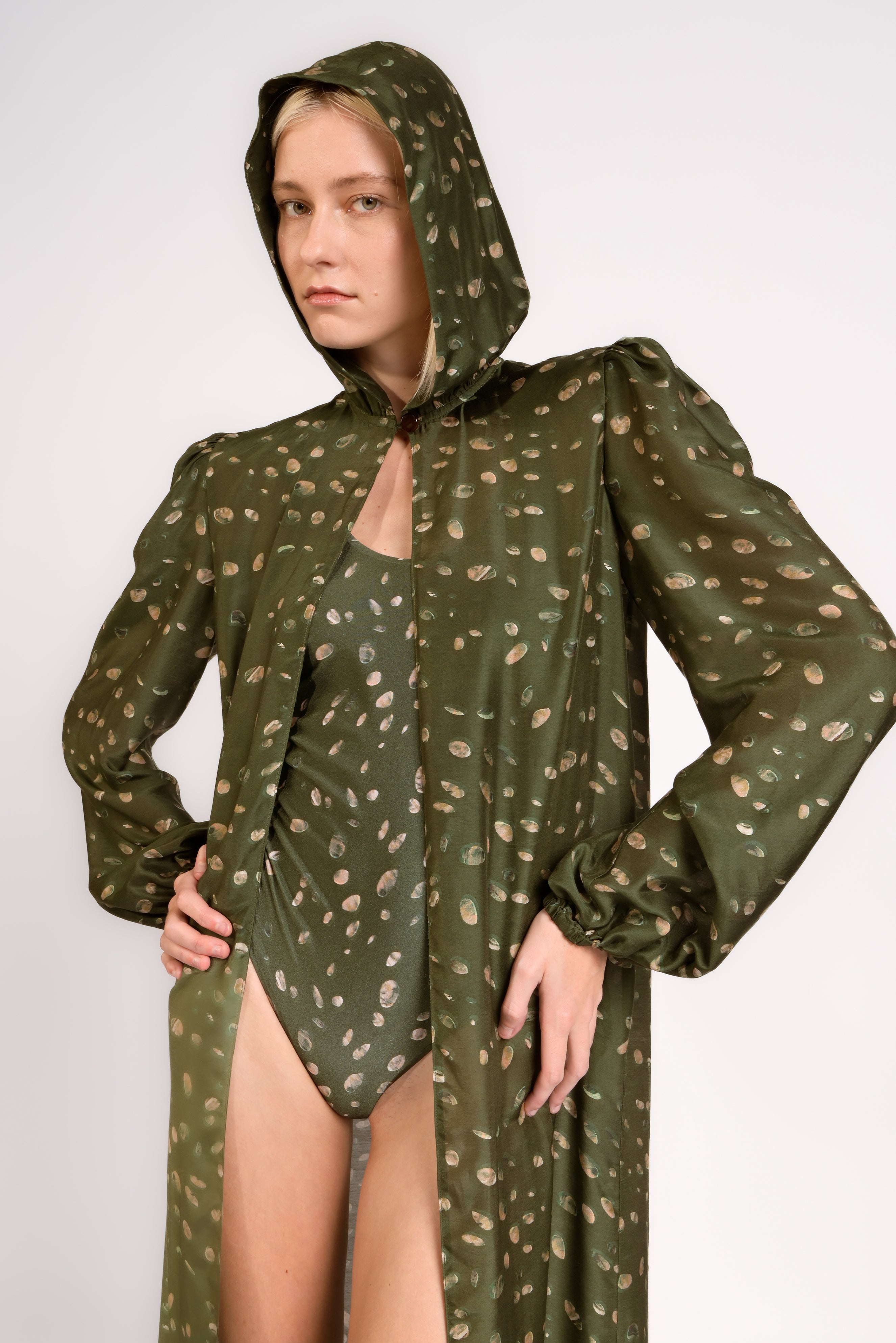 Capa Longa Capuz Green Pois