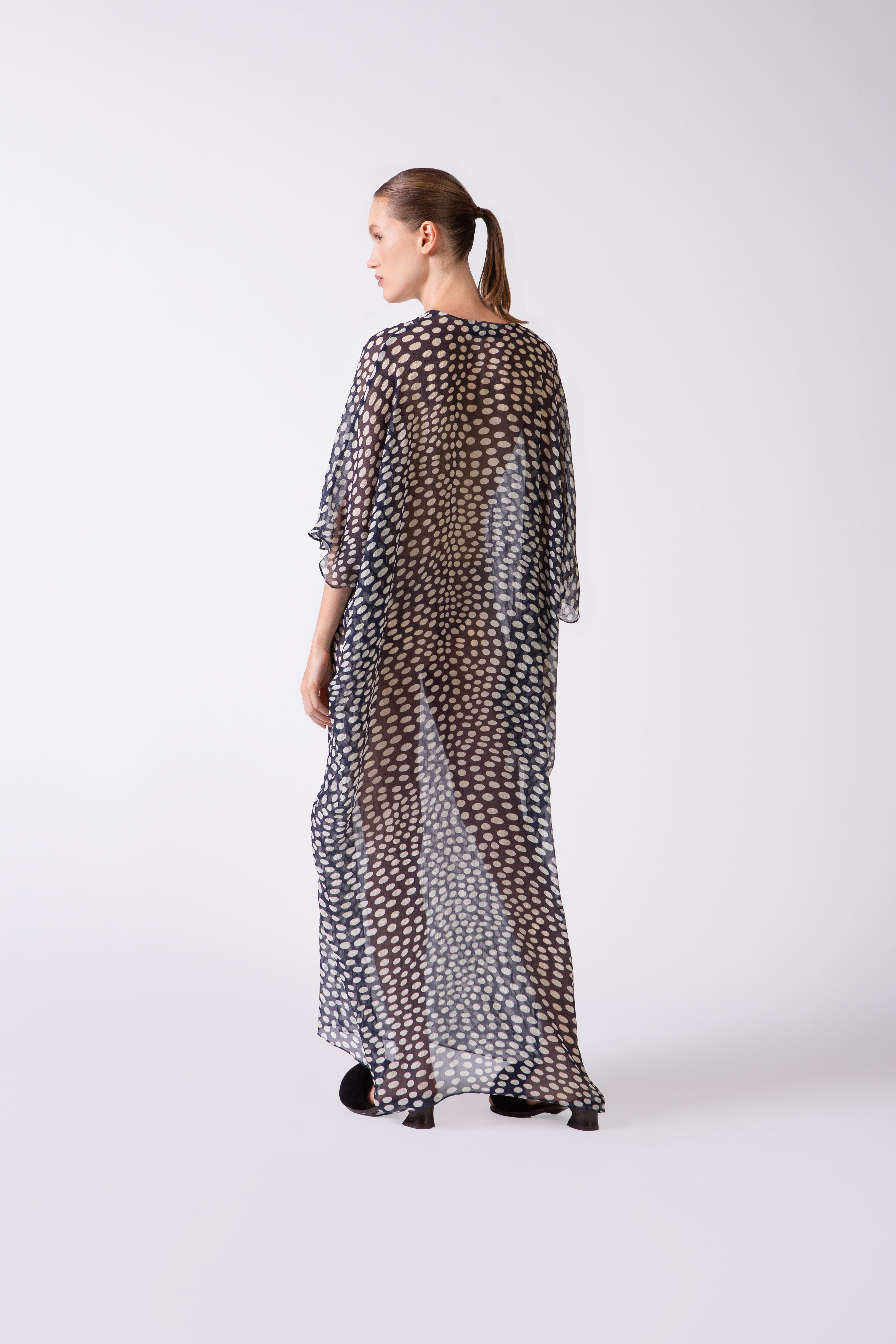 Kaftan Longo Decote Canoa Pois