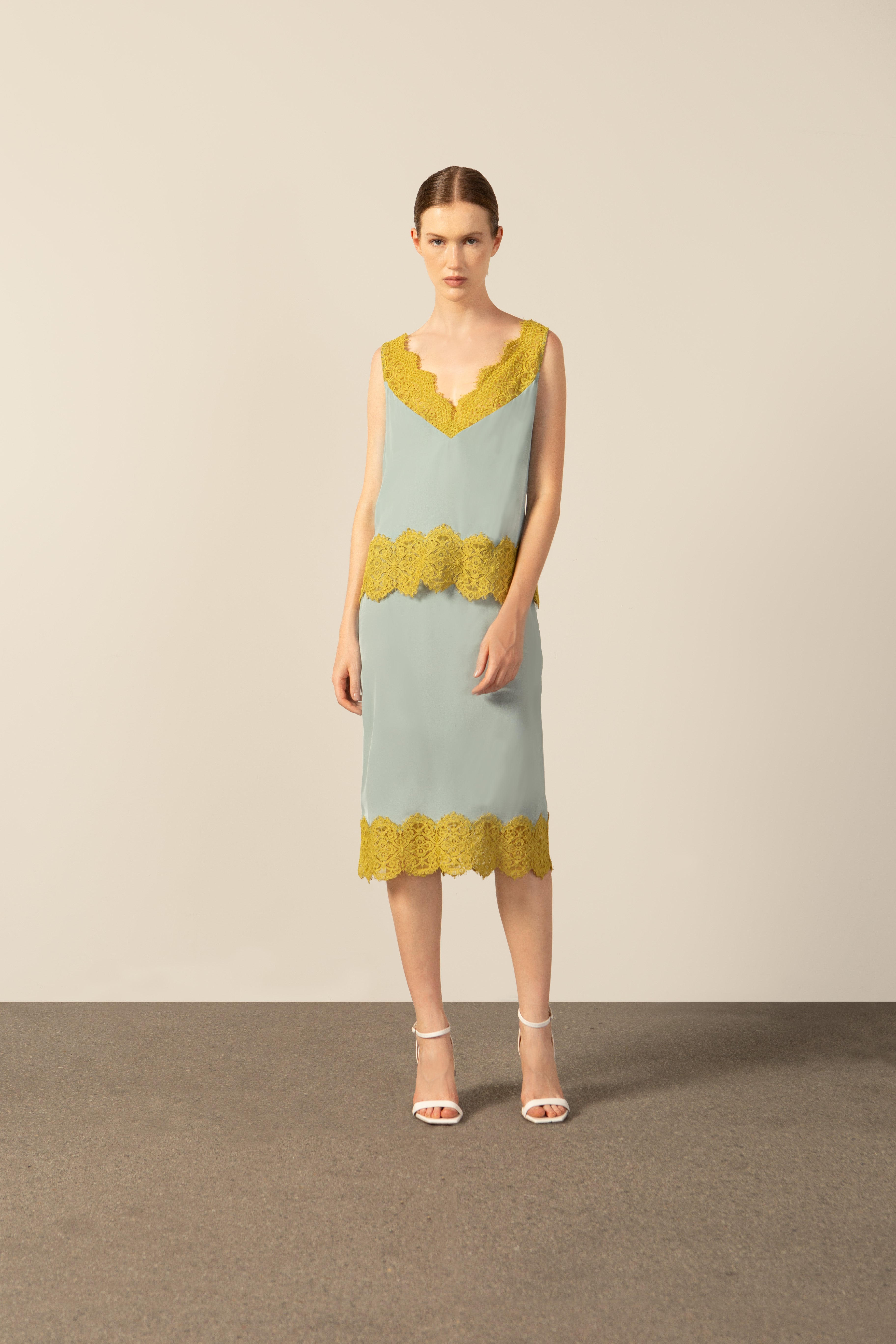 Saia Midi Detalhe Renda