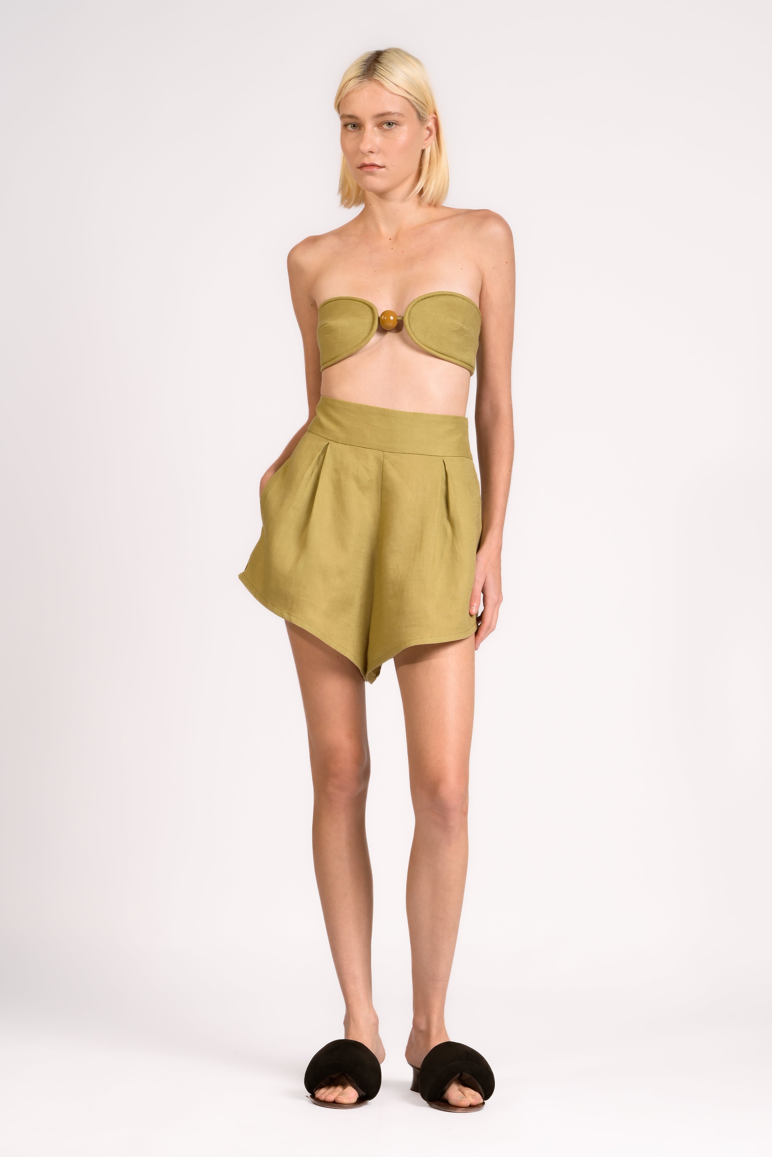 Shorts Curto Pregas Lina Pois Lisos