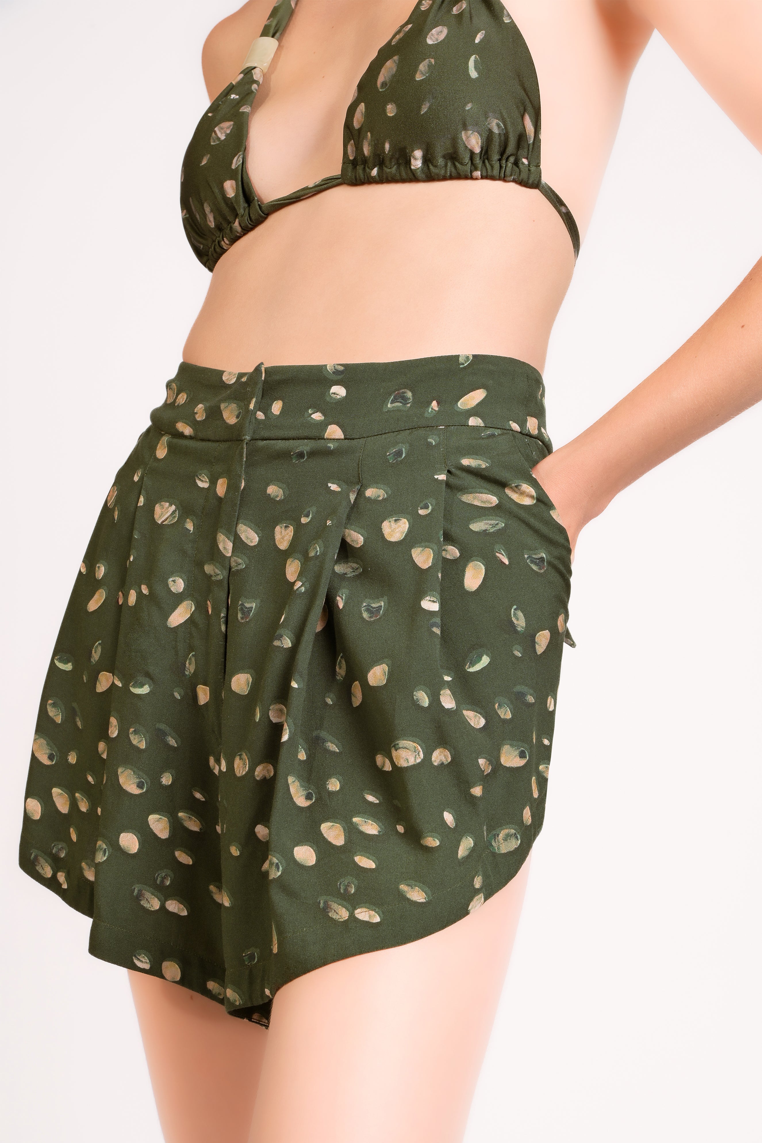 Shorts Curto Com Pregas Green Pois